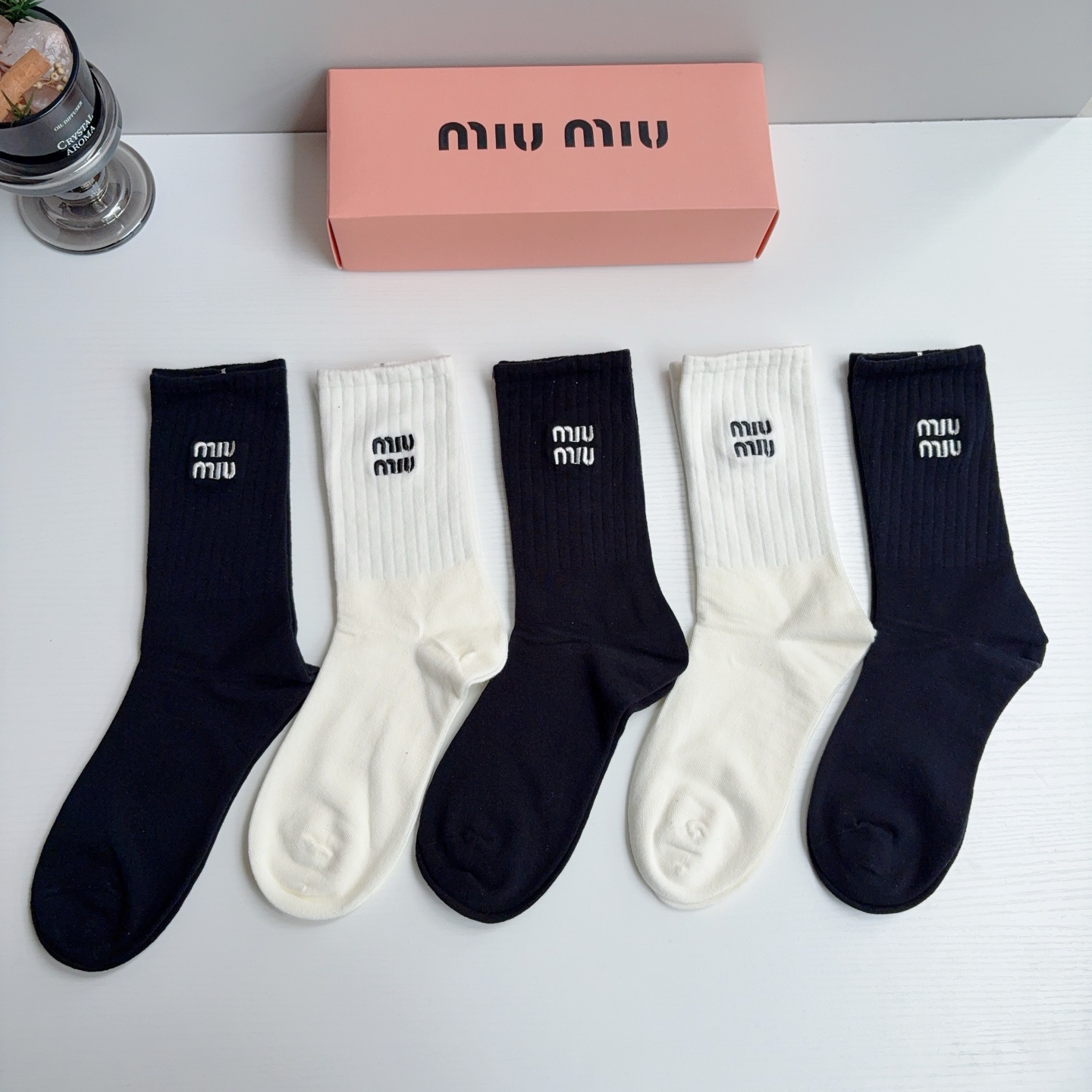 配包装（一盒5双） miumiu 缪缪 新款长筒刺绣纯棉面料，专柜同步长筒袜子，💛大牌出街，潮人必备🔥超好搭配！