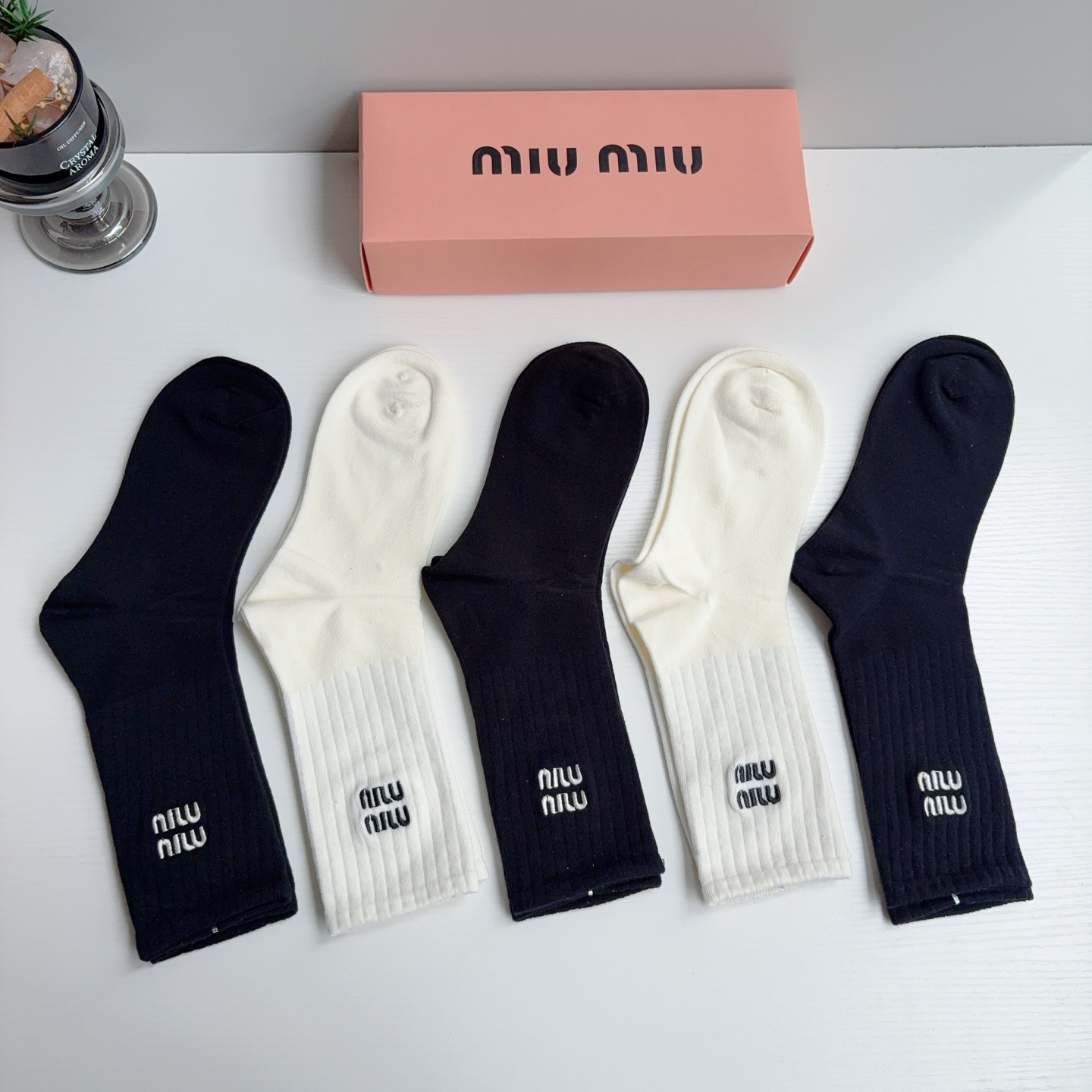 配包装（一盒5双） miumiu 缪缪 新款长筒刺绣纯棉面料，专柜同步长筒袜子，💛大牌出街，潮人必备🔥超好搭配！
