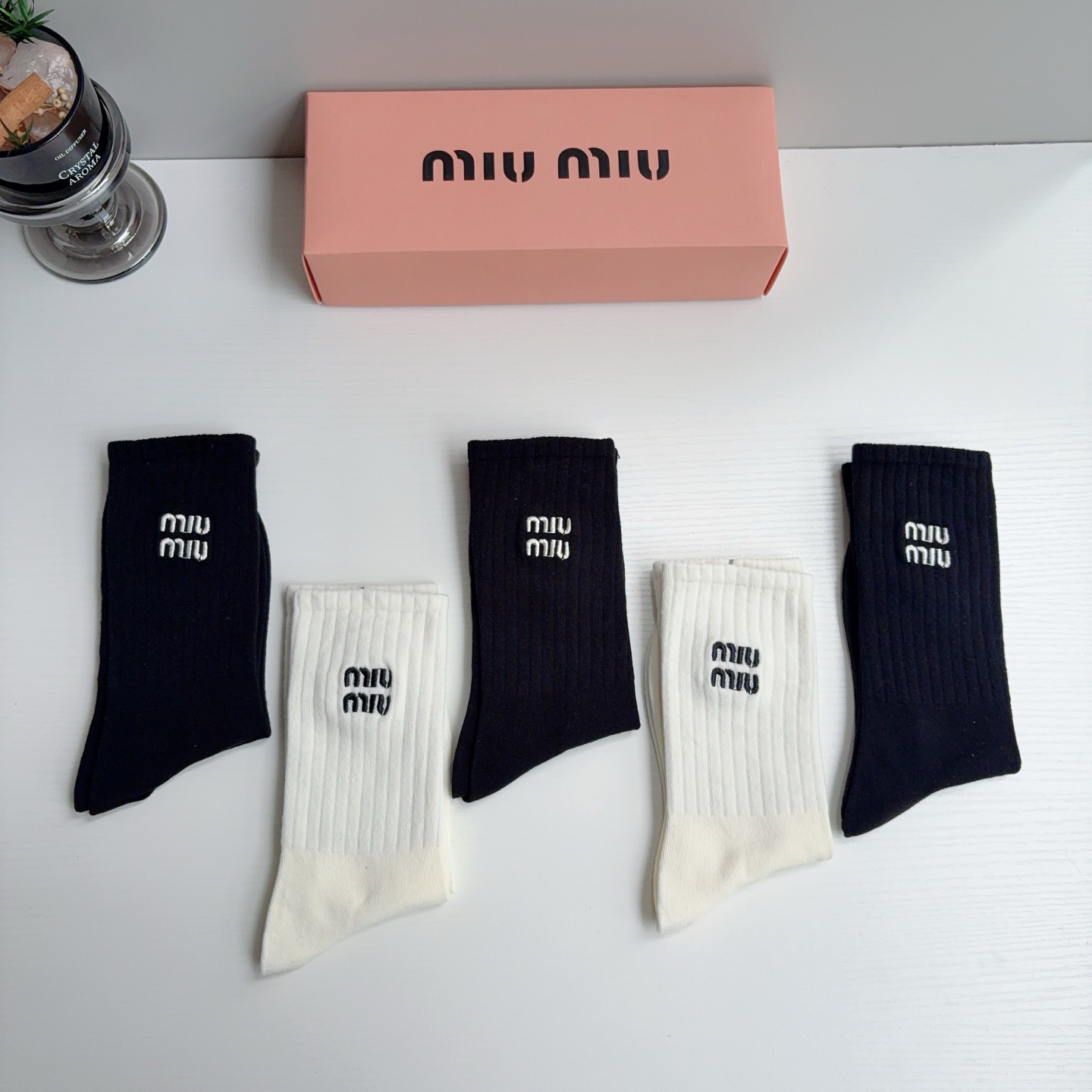 配包装（一盒5双） miumiu 缪缪 新款长筒刺绣纯棉面料，专柜同步长筒袜子，💛大牌出街，潮人必备🔥超好搭配！