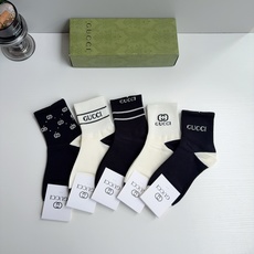 配包装(一盒5双) GUCCI 古奇 2026新款中筒袜子!大牌出街,潮人必备🔥超好搭! 配包装(一盒5双) GUCCI 古奇 2026新款中筒袜子!大牌出街,潮人必备🔥超好搭!