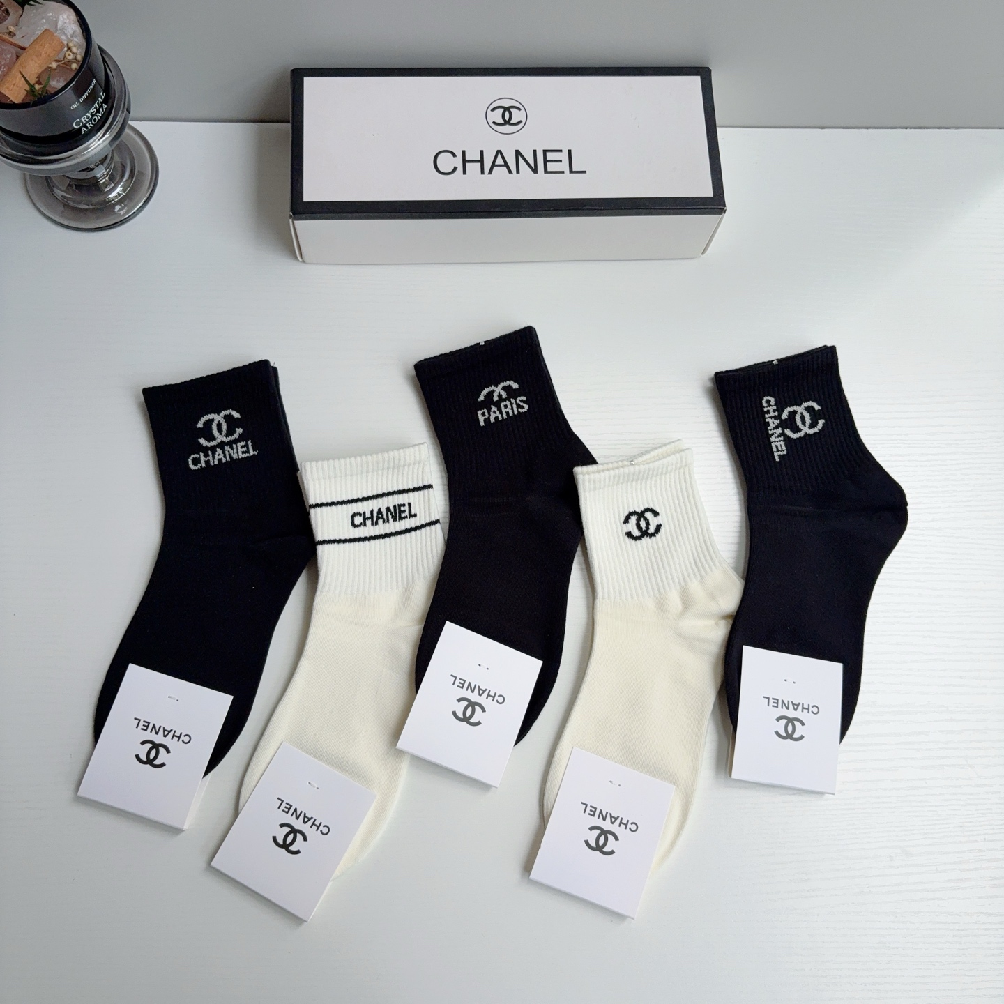 配包装（一盒5双） CHANEL 香奈儿经典中筒袜子、纯棉材质柔软，经典双C图案logo！