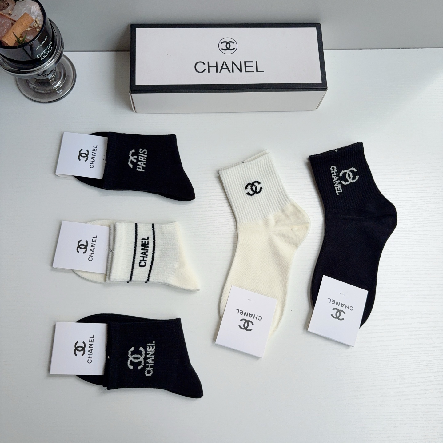 配包装（一盒5双） CHANEL 香奈儿经典中筒袜子、纯棉材质柔软，经典双C图案logo！