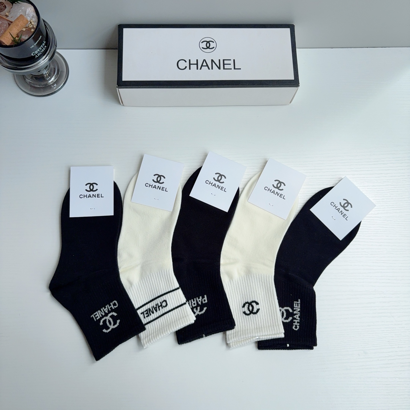 配包装（一盒5双） CHANEL 香奈儿经典中筒袜子、纯棉材质柔软，经典双C图案logo！