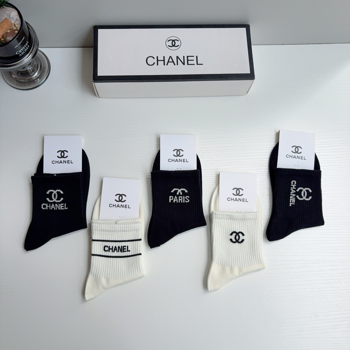 配包装（一盒5双） CHANEL 香奈儿经典中筒袜子、纯棉材质柔软，经典双C图案logo！