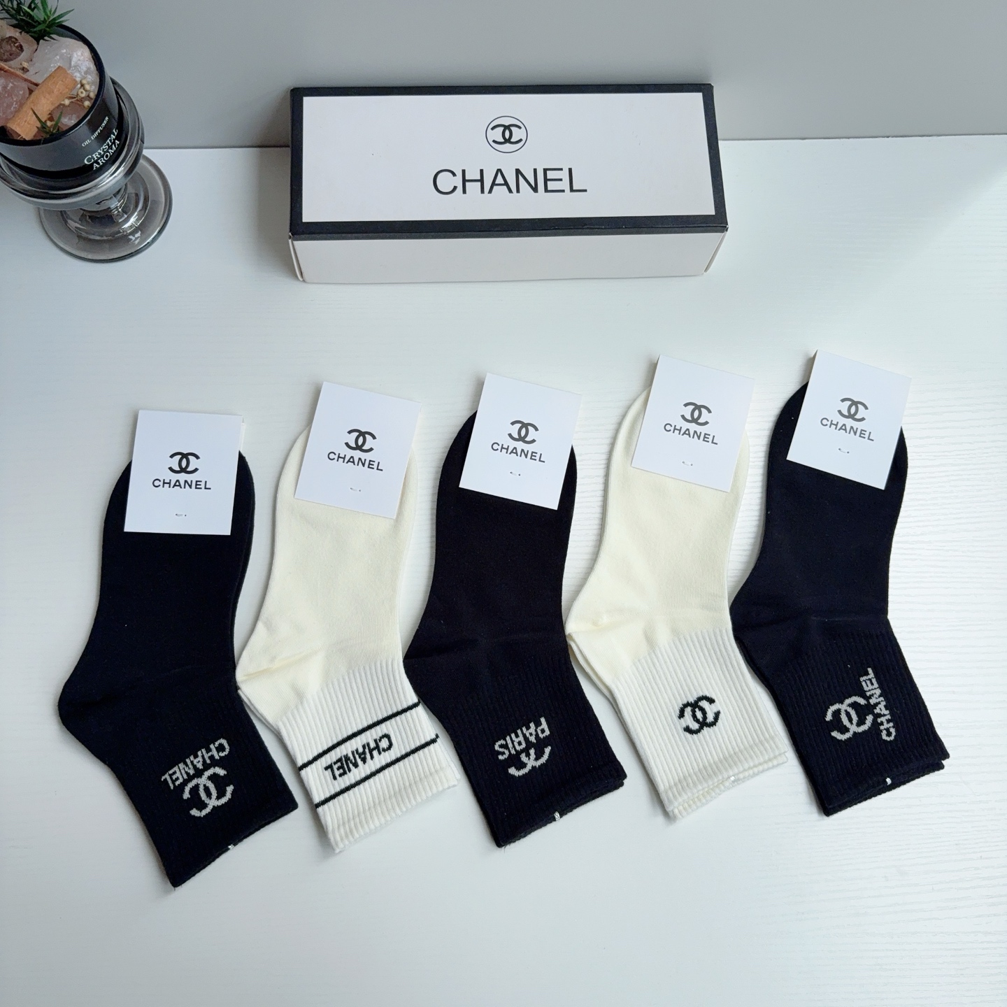 配包装（一盒5双） CHANEL 香奈儿经典中筒袜子、纯棉材质柔软，经典双C图案logo！