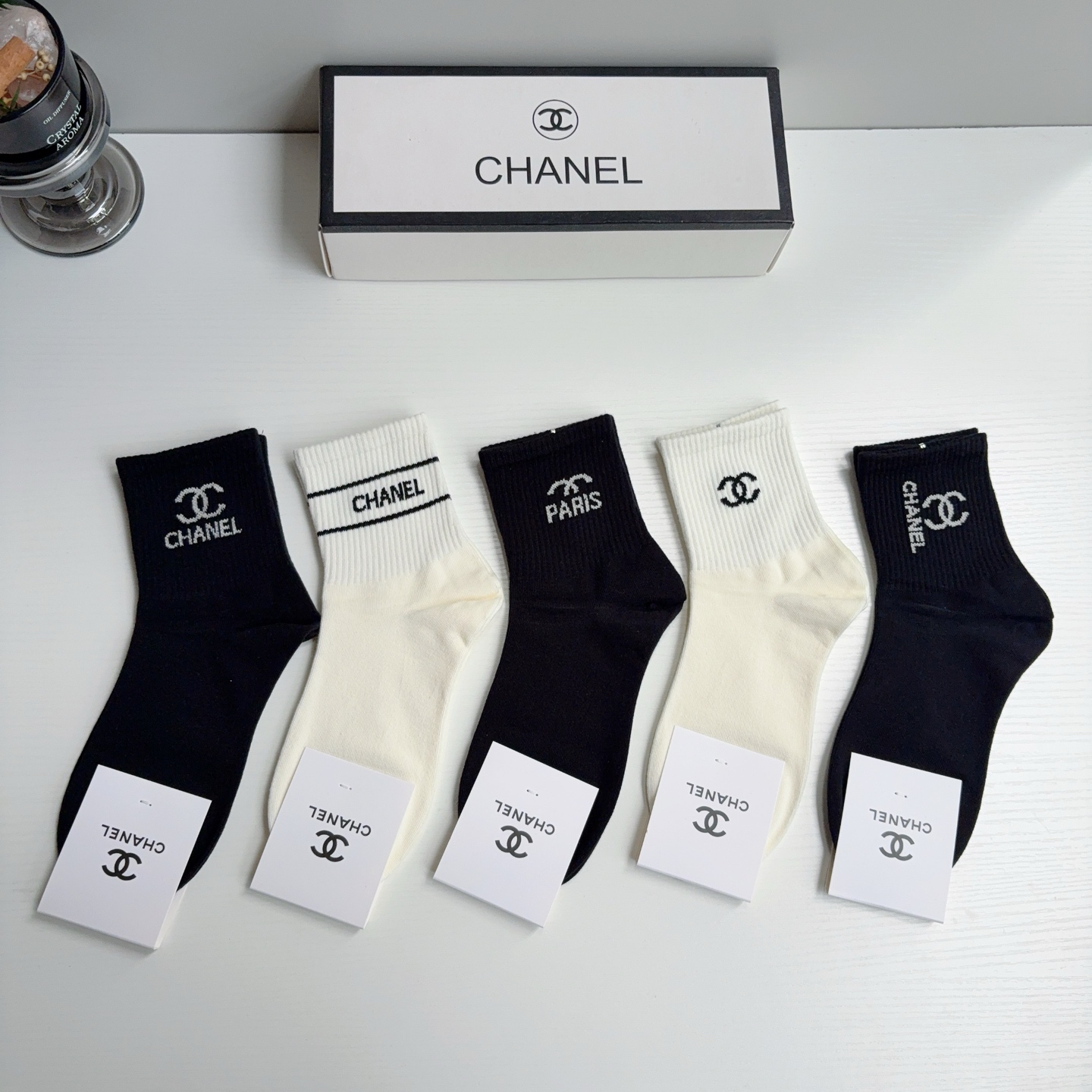 配包装（一盒5双） CHANEL 香奈儿经典中筒袜子、纯棉材质柔软，经典双C图案logo！