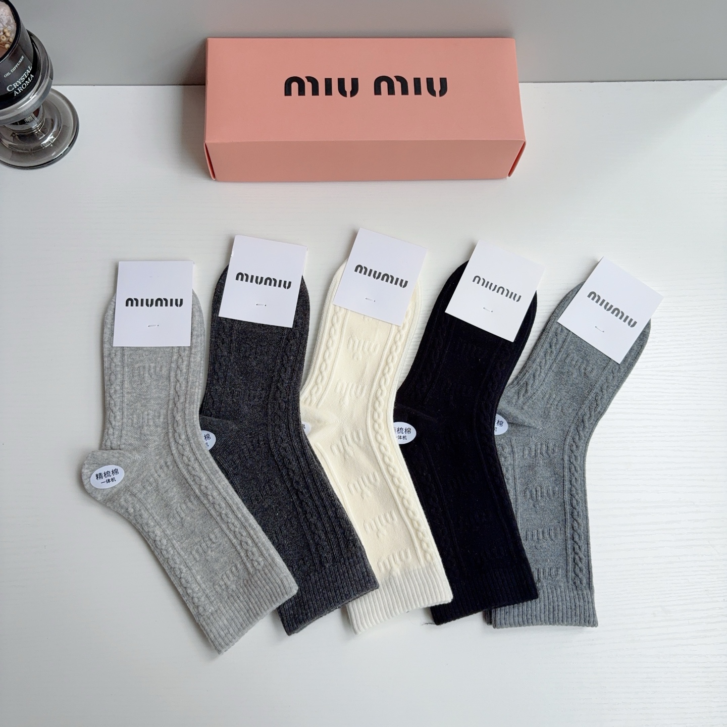 配包装【一盒五双】 miumiu 缪缪 新款浮雕logo长筒袜🔥🌟潮人必不能少的专柜代购品质长筒袜子 ，超级百搭款