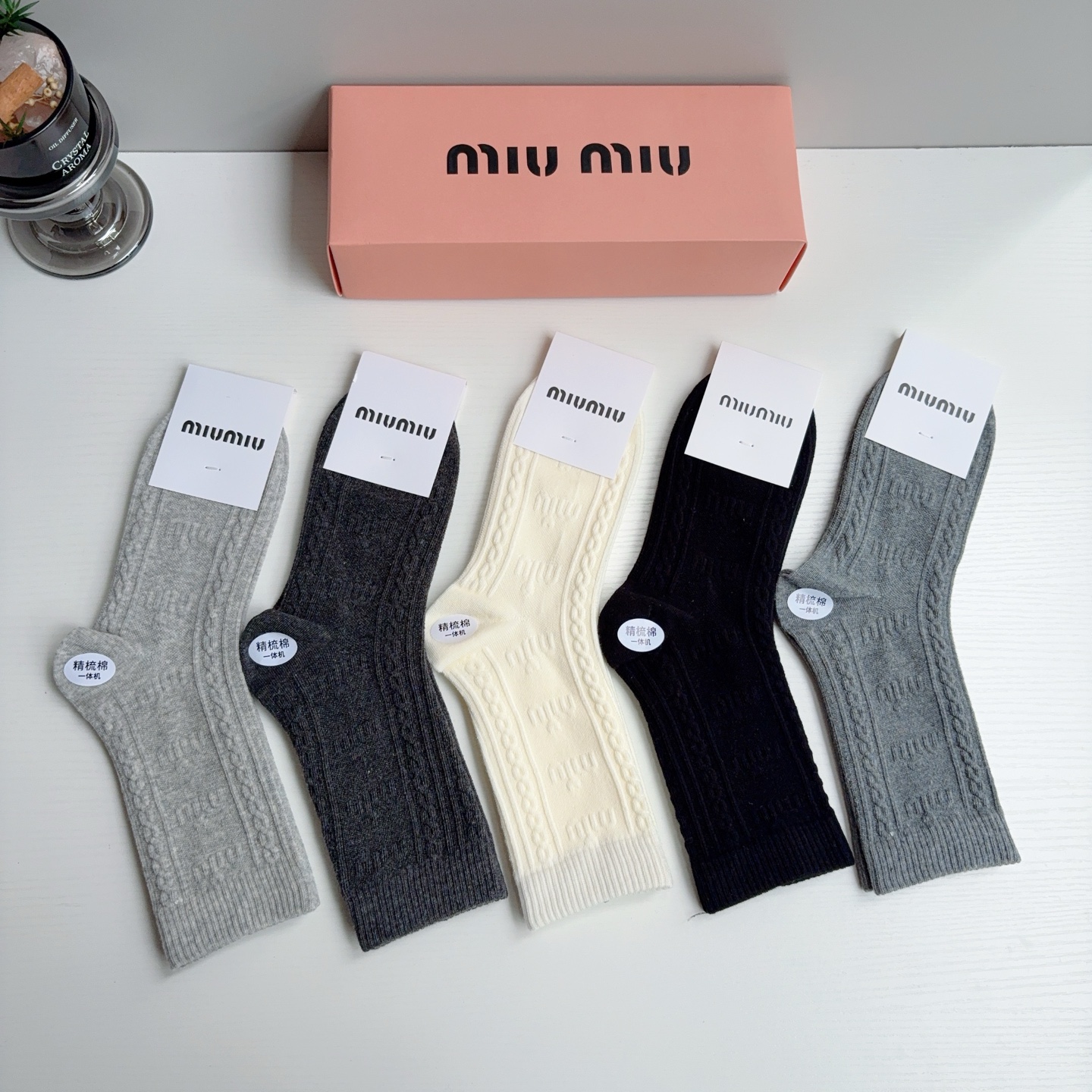 配包装【一盒五双】 miumiu 缪缪 新款浮雕logo长筒袜🔥🌟潮人必不能少的专柜代购品质长筒袜子 ，超级百搭款
