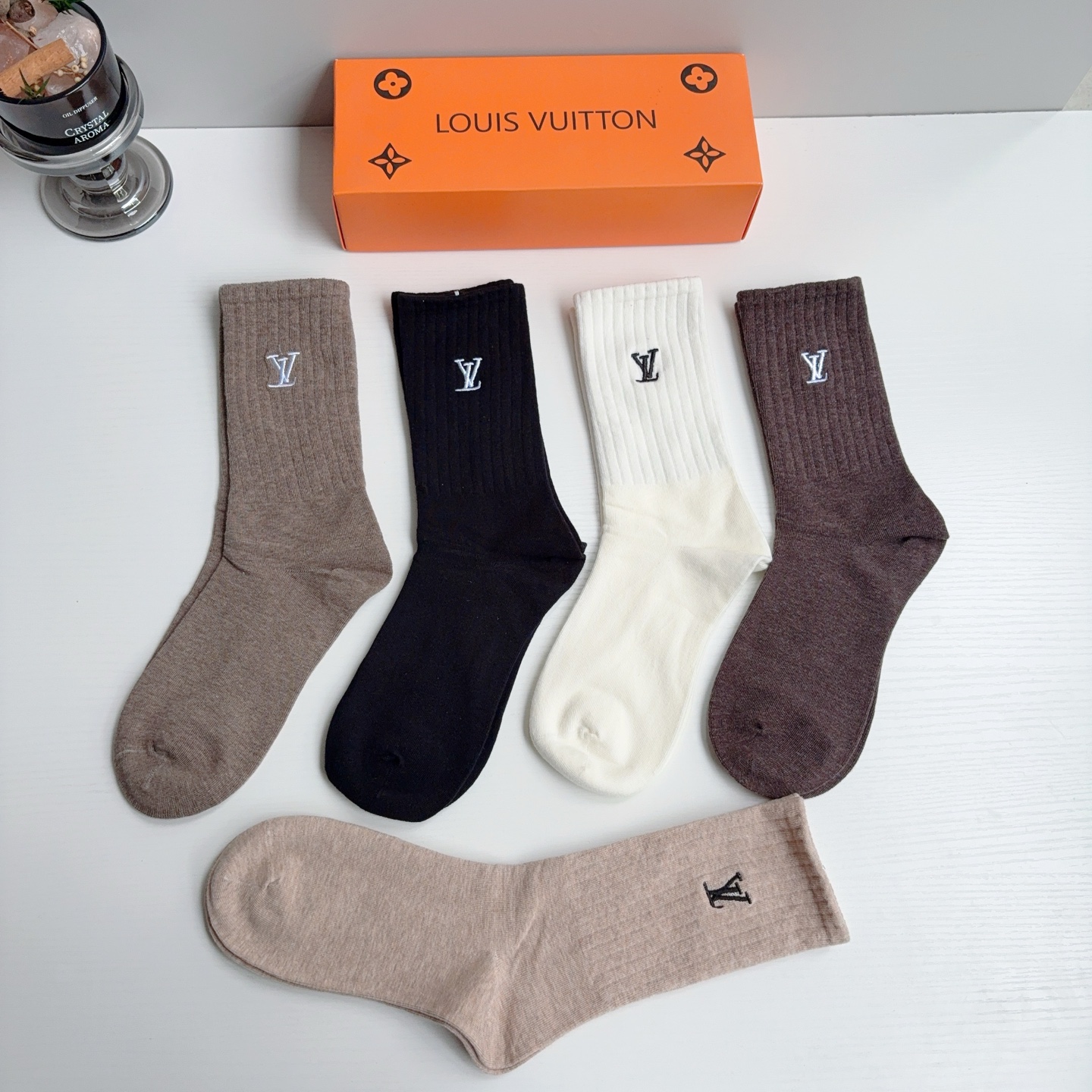 配包装【一盒五双】 LV 路易威登 新款高版本刺绣长筒袜🔥🌟潮人必不能少的专柜代购品质长筒袜子 ，超级百搭款