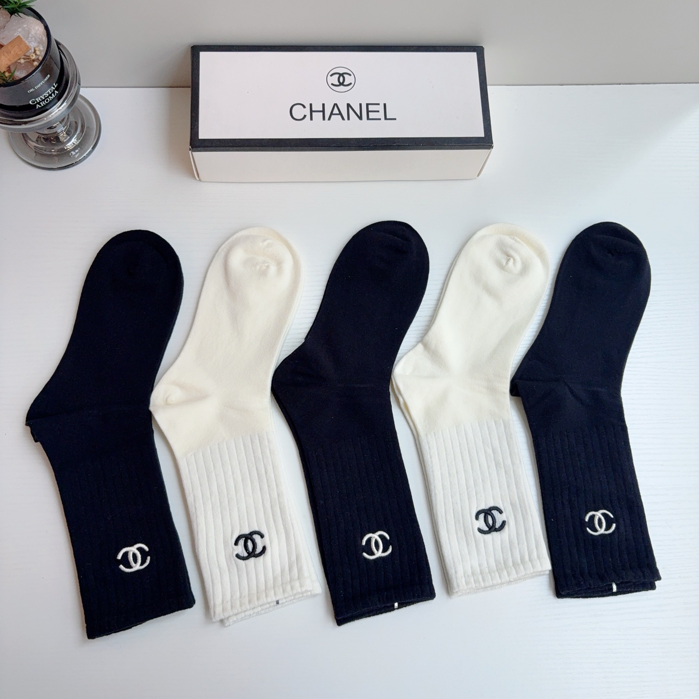 配包装（一盒5双） CHANEL 香奈儿新款长筒刺绣纯棉面料，专柜同步长筒袜子，💛大牌出街，潮人必备🔥超好搭配！