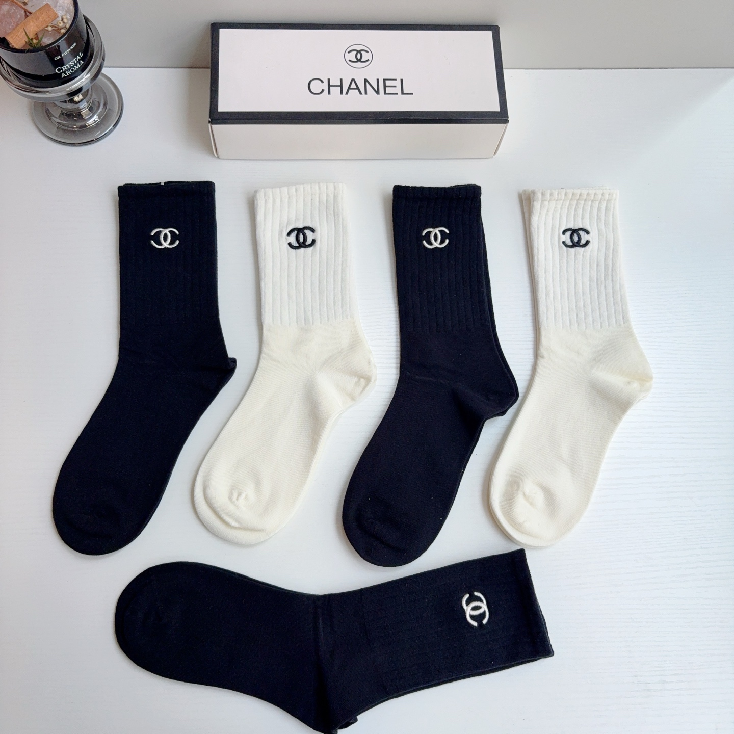 配包装（一盒5双） CHANEL 香奈儿新款长筒刺绣纯棉面料，专柜同步长筒袜子，💛大牌出街，潮人必备🔥超好搭配！