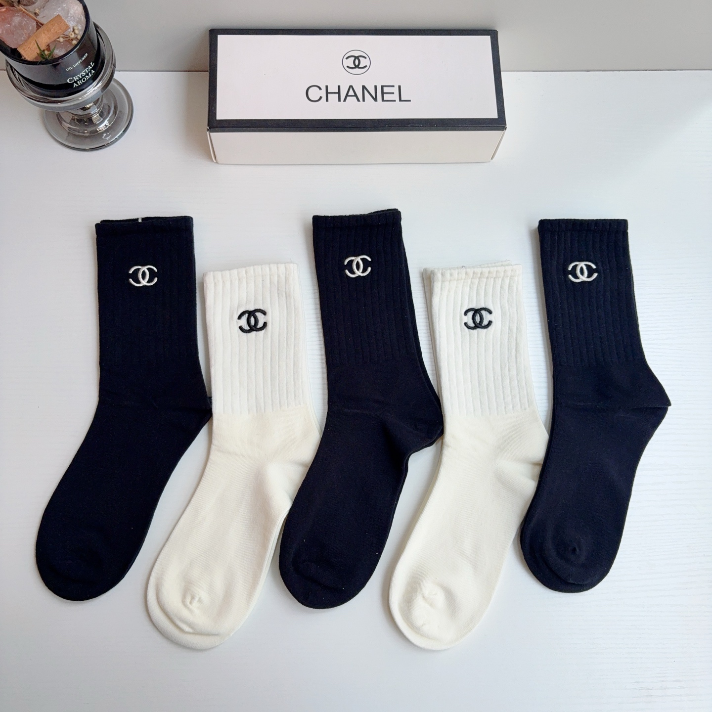 配包装（一盒5双） CHANEL 香奈儿新款长筒刺绣纯棉面料，专柜同步长筒袜子，💛大牌出街，潮人必备🔥超好搭配！