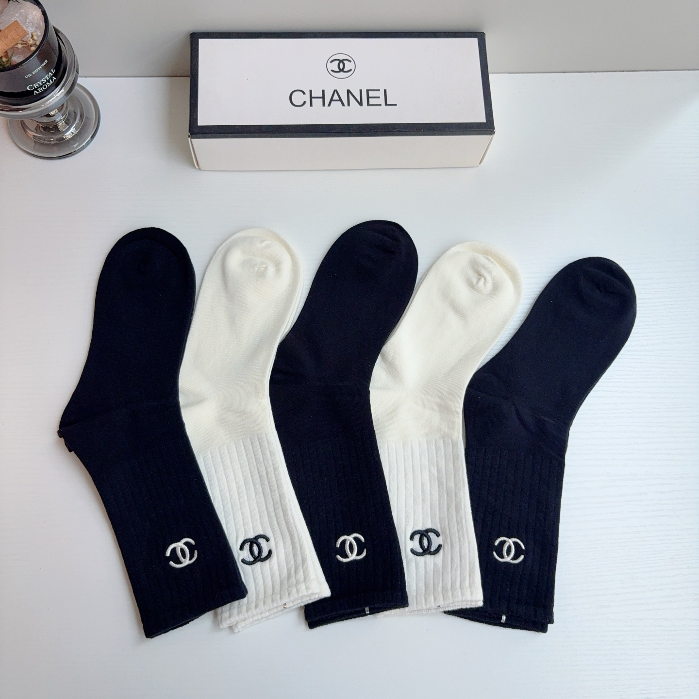 配包装（一盒5双） CHANEL 香奈儿新款长筒刺绣纯棉面料，专柜同步长筒袜子，💛大牌出街，潮人必备🔥超好搭配！
