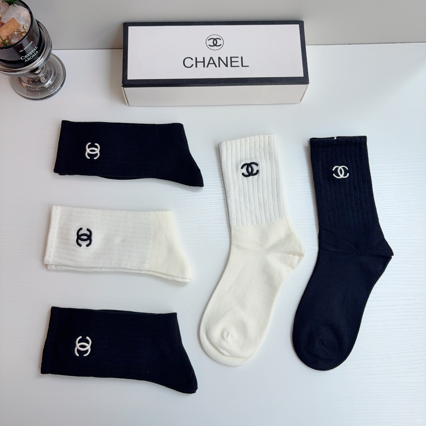 配包装（一盒5双） CHANEL 香奈儿新款长筒刺绣纯棉面料，专柜同步长筒袜子，💛大牌出街，潮人必备🔥超好搭配！