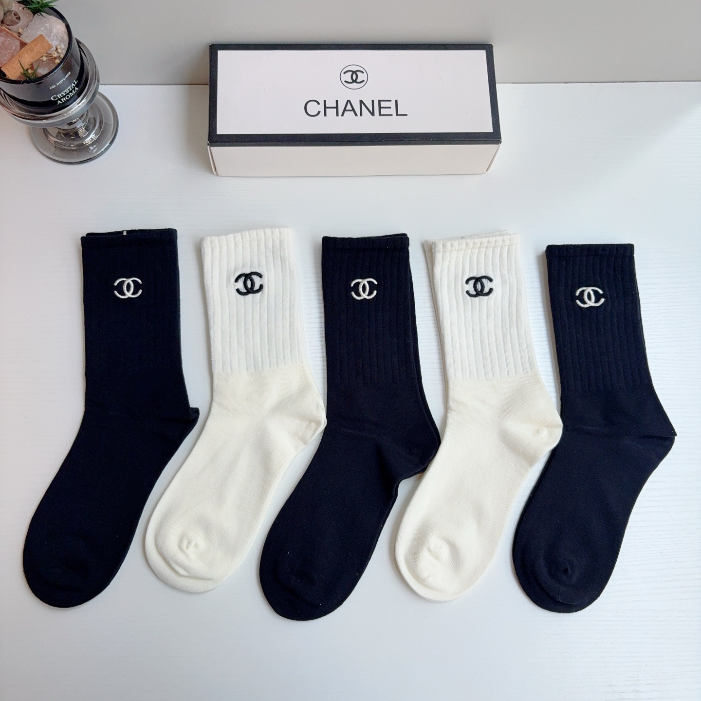 配包装（一盒5双） CHANEL 香奈儿新款长筒刺绣纯棉面料，专柜同步长筒袜子，💛大牌出街，潮人必备🔥超好搭配！