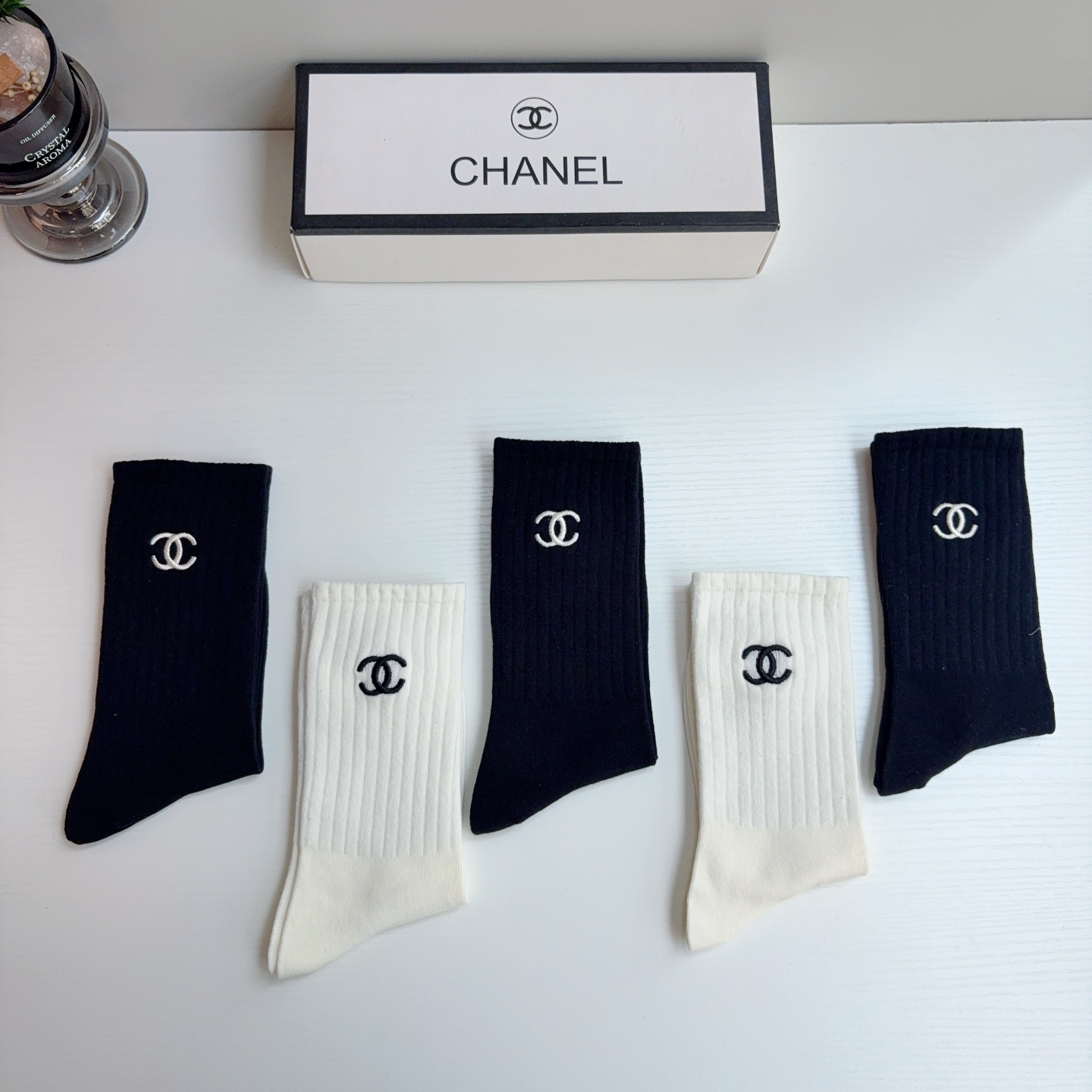 配包装（一盒5双） CHANEL 香奈儿新款长筒刺绣纯棉面料，专柜同步长筒袜子，💛大牌出街，潮人必备🔥超好搭配！