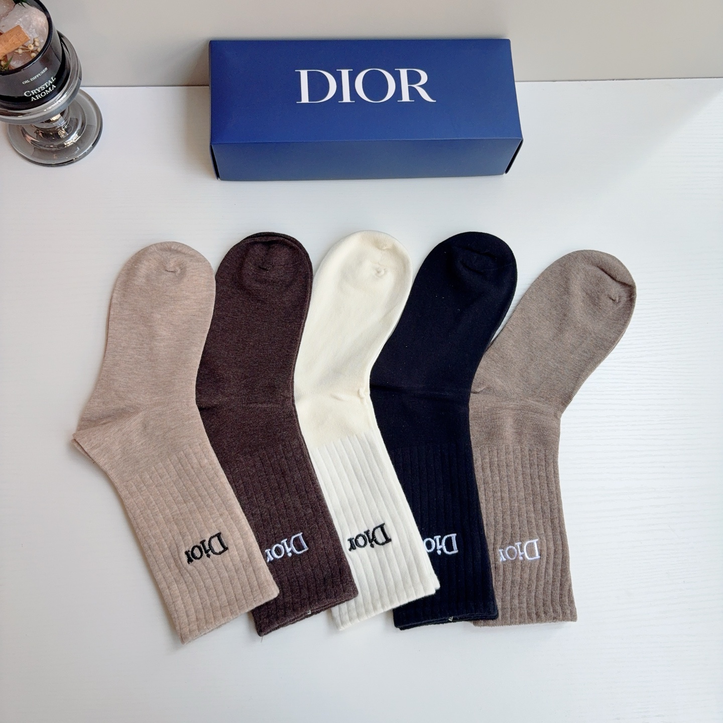 配包装（一盒5双） Dior 迪奥 新款经典logo刺绣长筒袜子！专柜同步袜子，💛大牌出街，潮人必备🔥超好搭