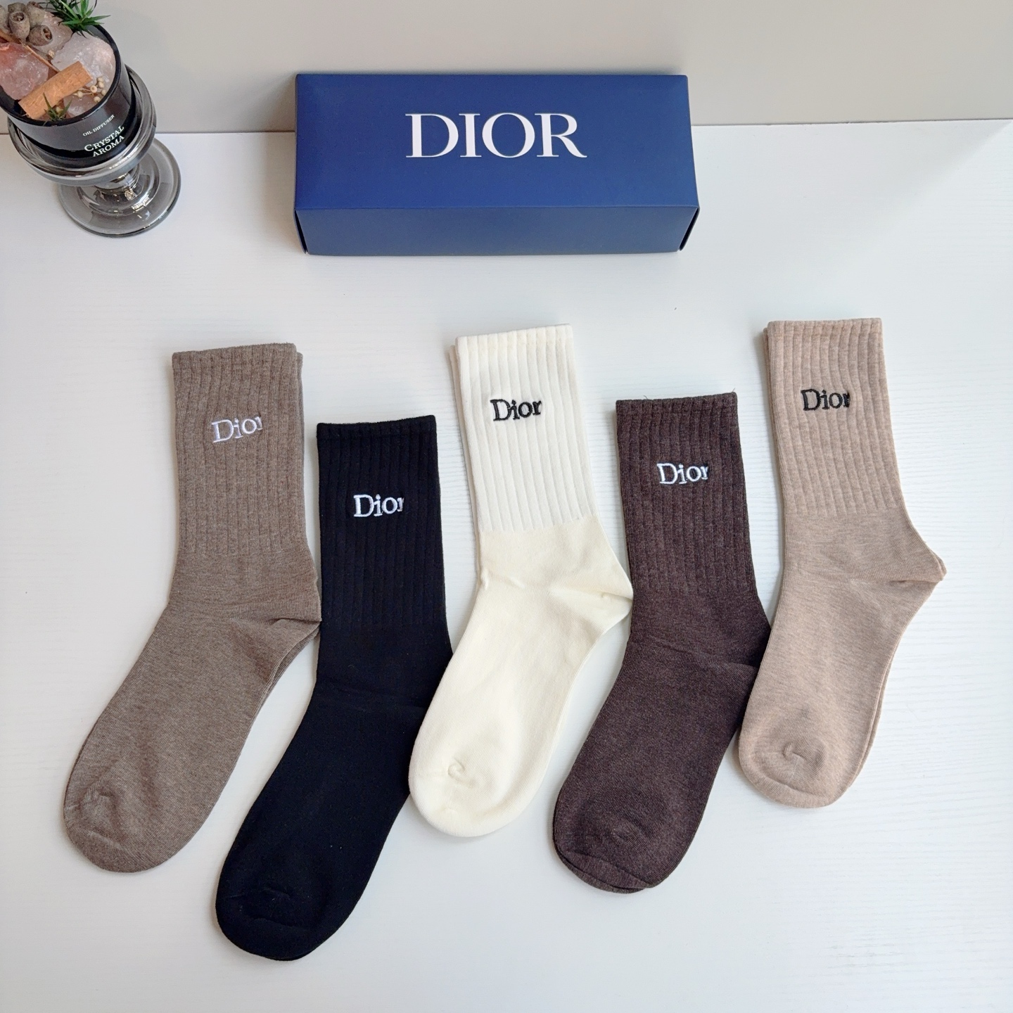 配包装（一盒5双） Dior 迪奥 新款经典logo刺绣长筒袜子！专柜同步袜子，💛大牌出街，潮人必备🔥超好搭