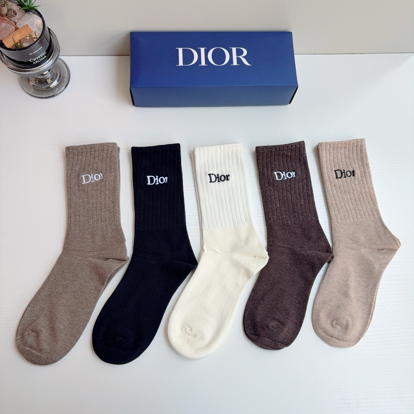 配包装（一盒5双） Dior 迪奥 新款经典logo刺绣长筒袜子！专柜同步袜子，💛大牌出街，潮人必备🔥超好搭