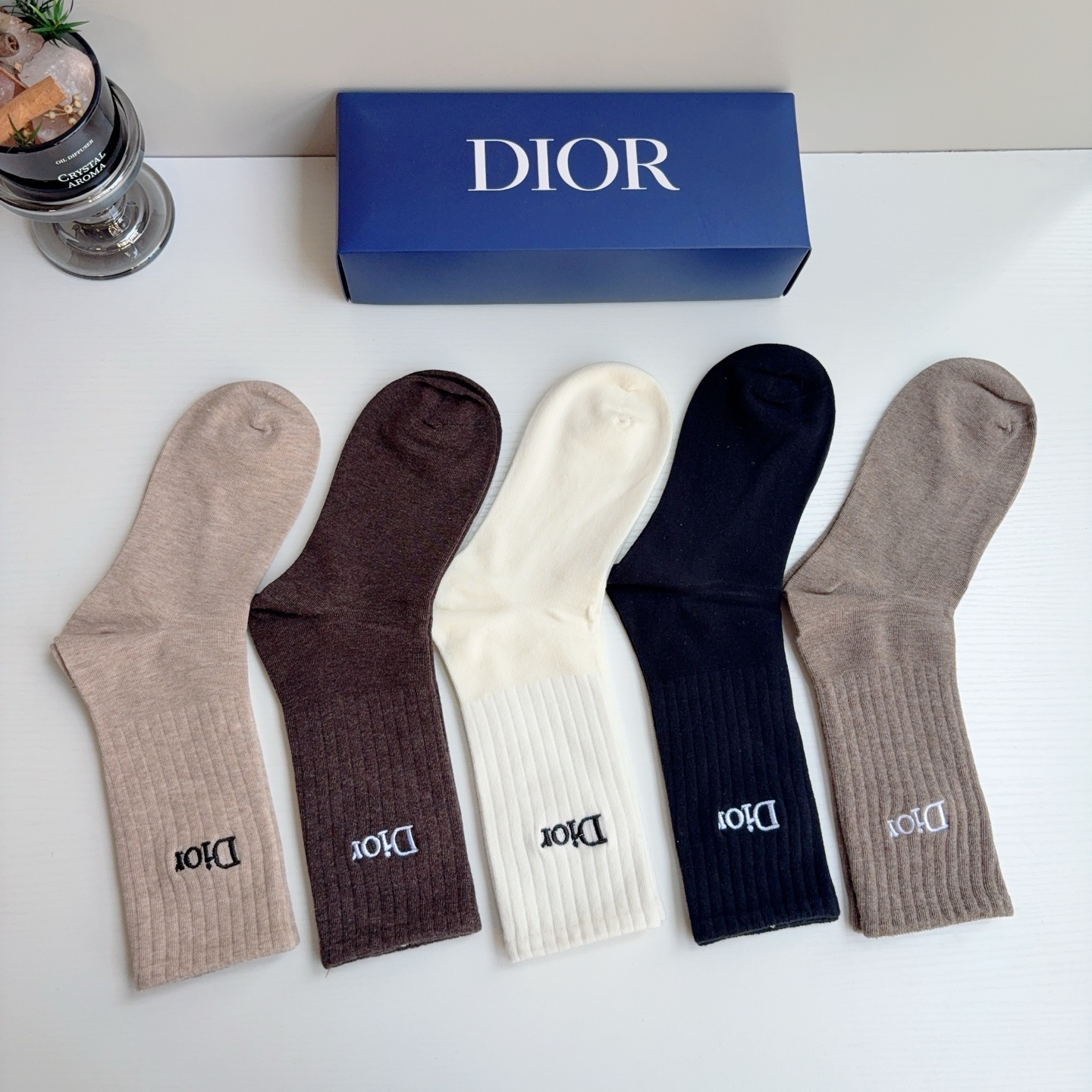 配包装（一盒5双） Dior 迪奥 新款经典logo刺绣长筒袜子！专柜同步袜子，💛大牌出街，潮人必备🔥超好搭