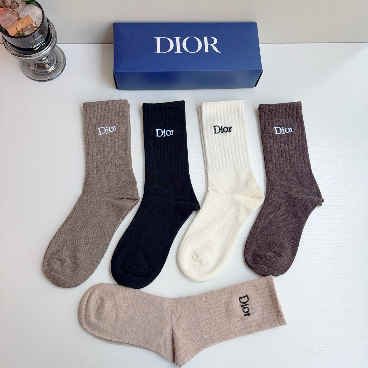 配包装（一盒5双） Dior 迪奥 新款经典logo刺绣长筒袜子！专柜同步袜子，💛大牌出街，潮人必备🔥超好搭