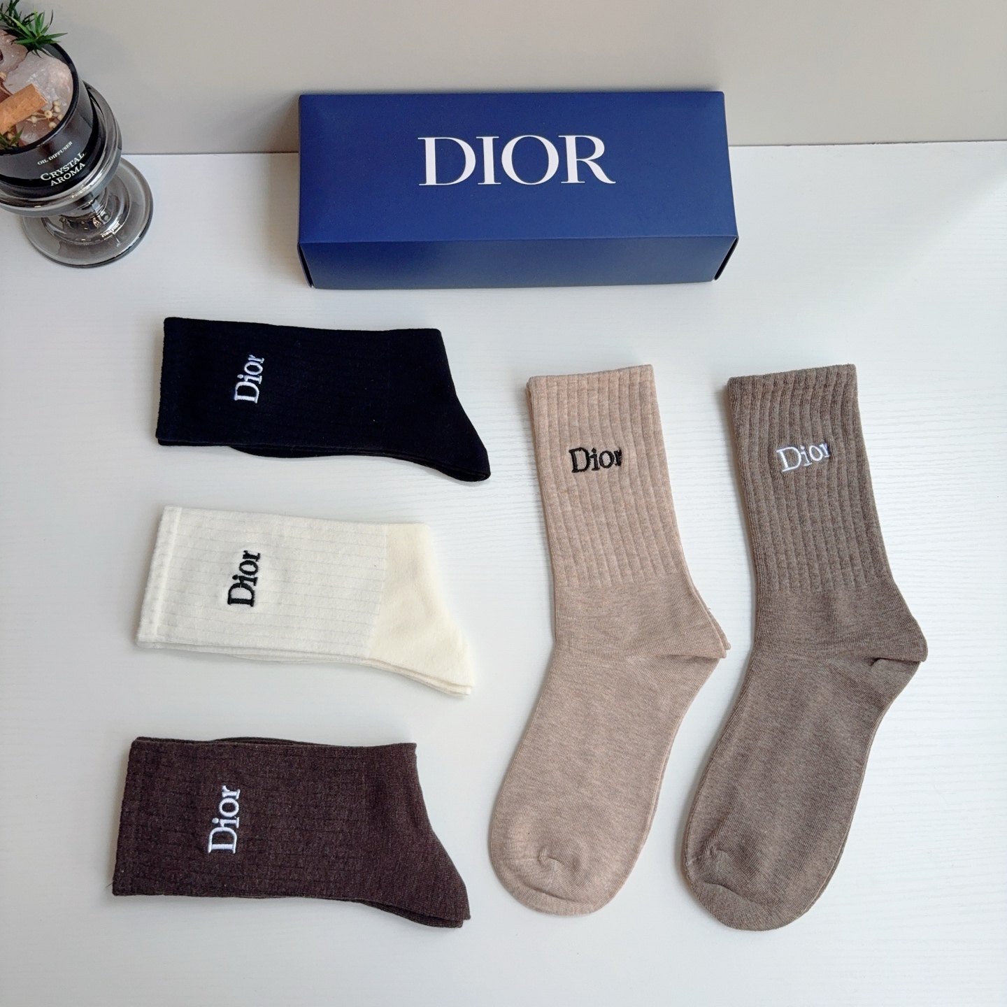 配包装（一盒5双） Dior 迪奥 新款经典logo刺绣长筒袜子！专柜同步袜子，💛大牌出街，潮人必备🔥超好搭