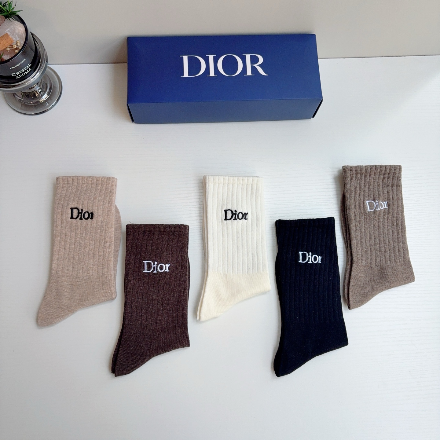 配包装（一盒5双） Dior 迪奥 新款经典logo刺绣长筒袜子！专柜同步袜子，💛大牌出街，潮人必备🔥超好搭