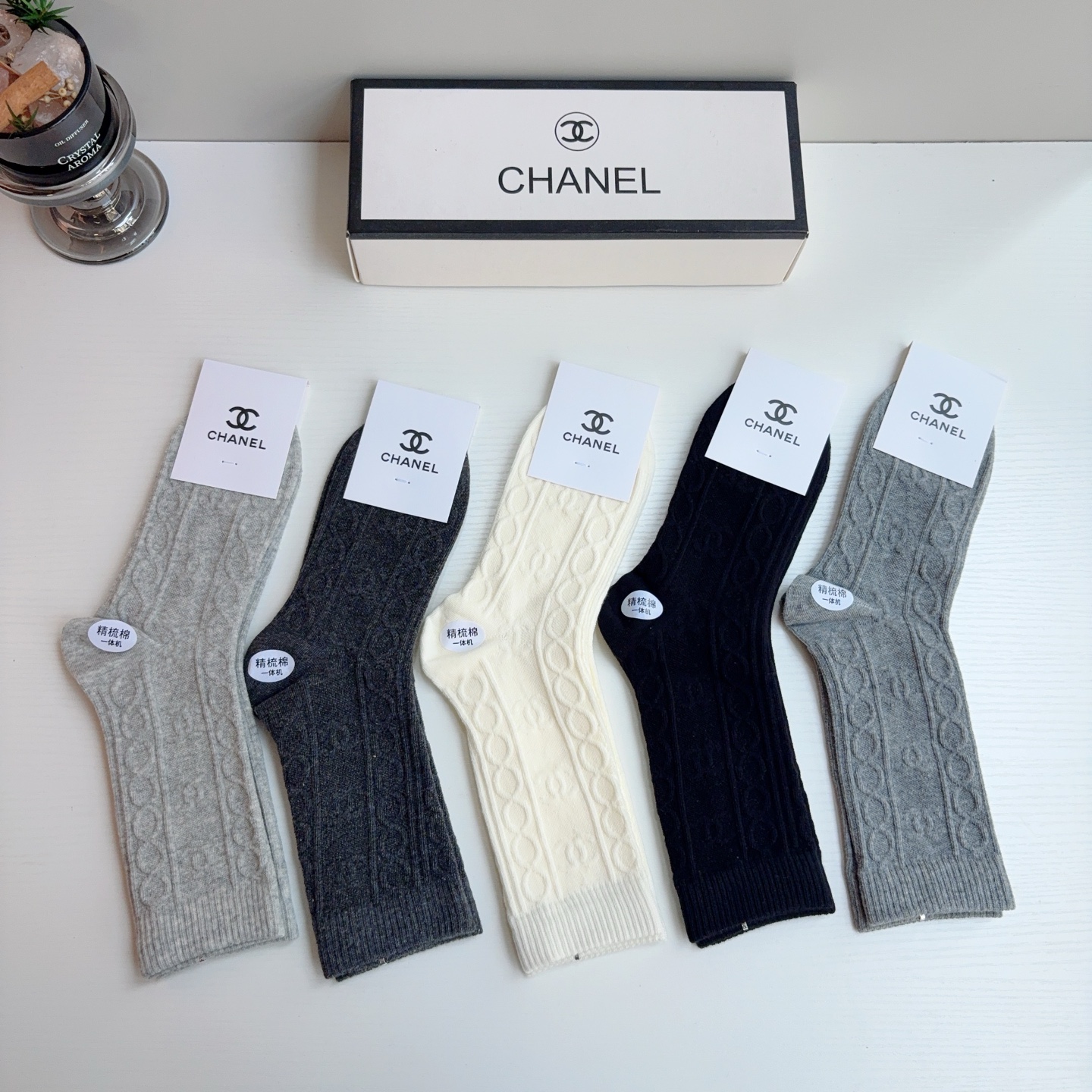 配包装【一盒五双】 CHANEL 香奈儿 新款浮雕logo长筒袜🔥🌟潮人必不能少的专柜代购品质长筒袜子 ，超级百搭款