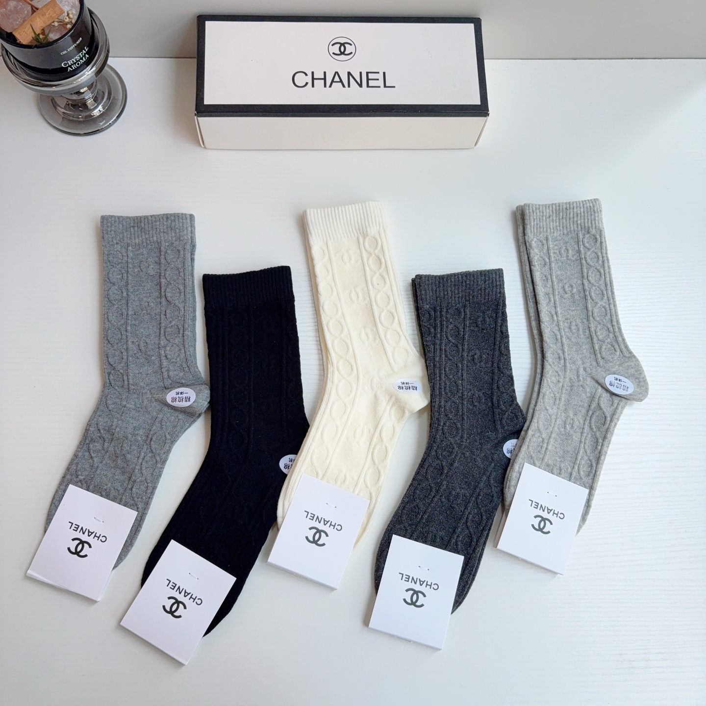 配包装【一盒五双】 CHANEL 香奈儿 新款浮雕logo长筒袜🔥🌟潮人必不能少的专柜代购品质长筒袜子 ，超级百搭款