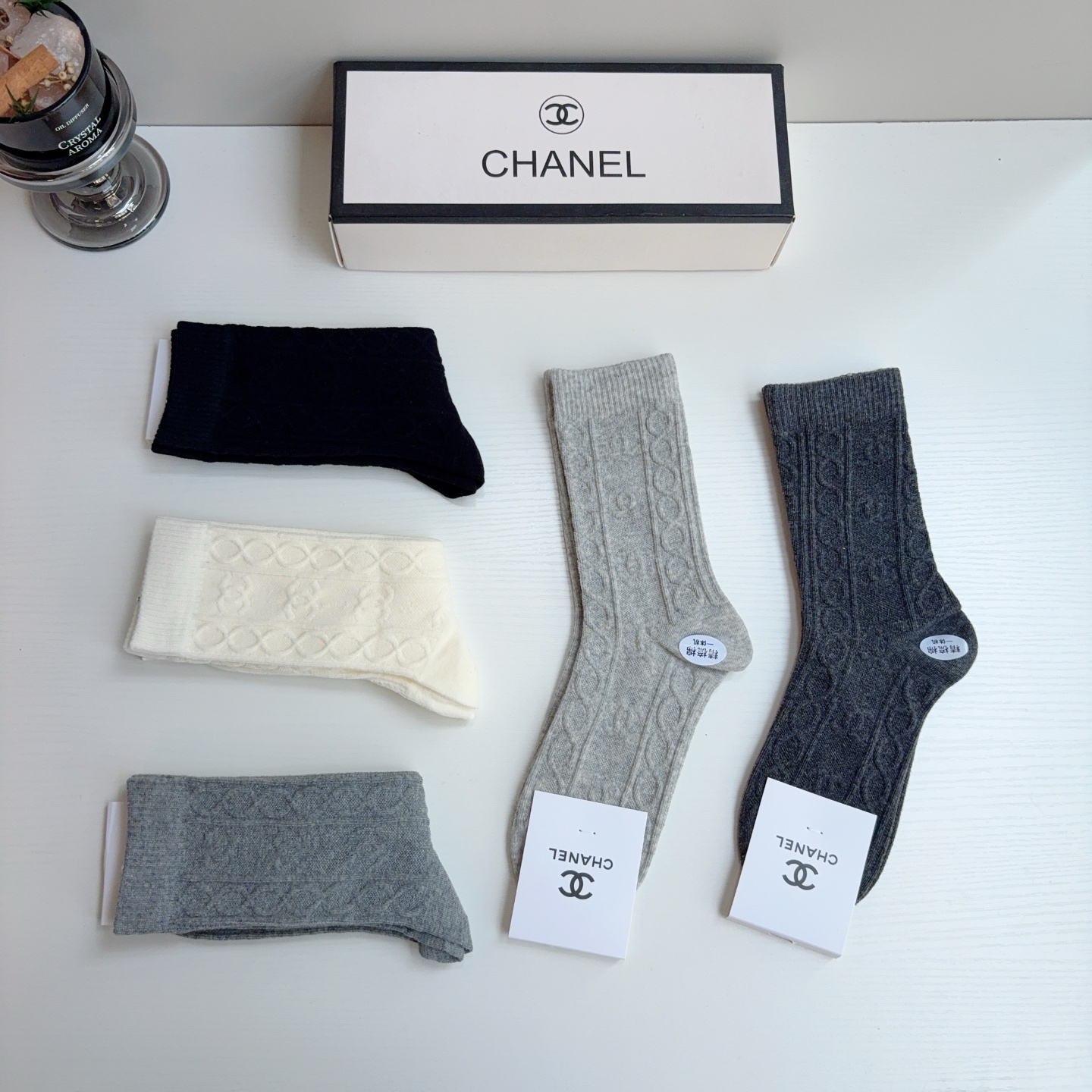 配包装【一盒五双】 CHANEL 香奈儿 新款浮雕logo长筒袜🔥🌟潮人必不能少的专柜代购品质长筒袜子 ，超级百搭款