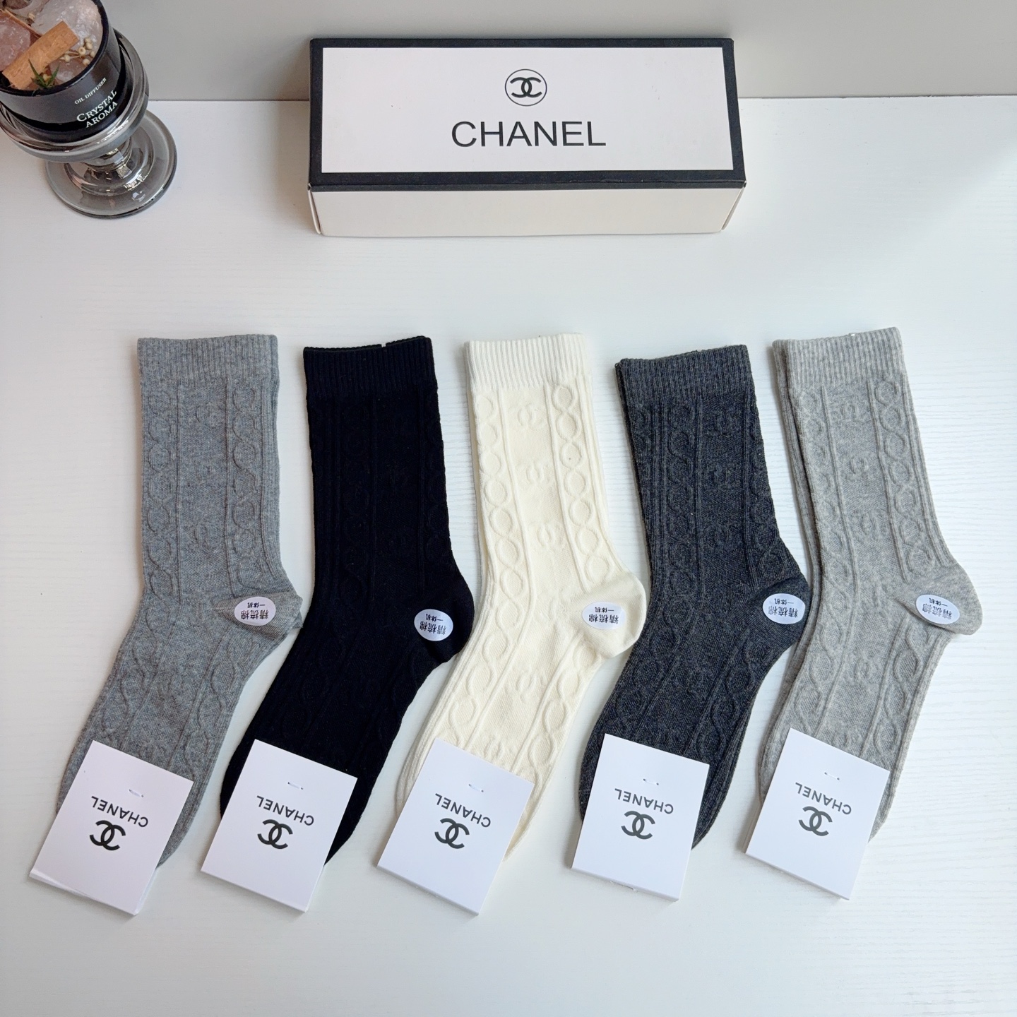 配包装【一盒五双】 CHANEL 香奈儿 新款浮雕logo长筒袜🔥🌟潮人必不能少的专柜代购品质长筒袜子 ，超级百搭款
