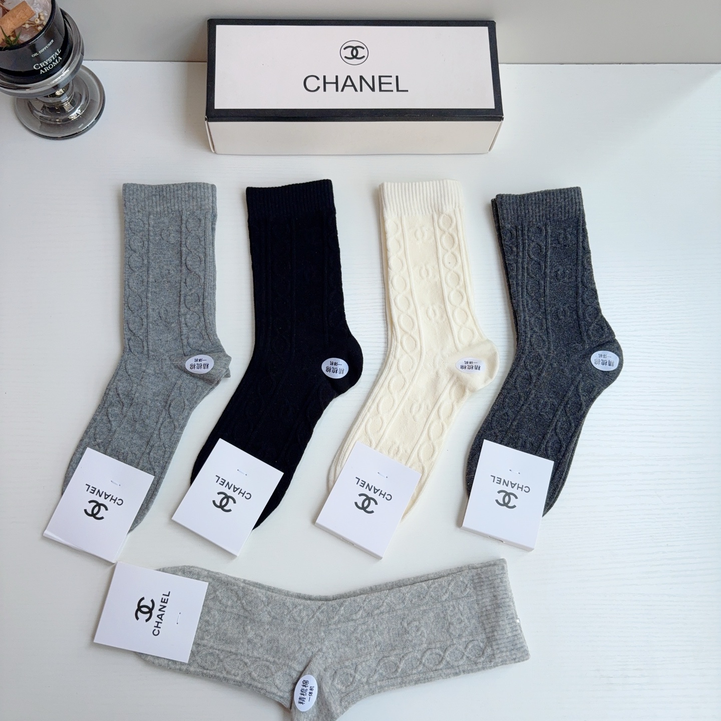 配包装【一盒五双】 CHANEL 香奈儿 新款浮雕logo长筒袜🔥🌟潮人必不能少的专柜代购品质长筒袜子 ，超级百搭款