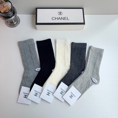 配包装【一盒五双】 CHANEL 香奈儿 新款浮雕logo长筒袜🔥🌟潮人必不能少的专柜代购品质长筒袜子 ,超级百搭款 配包装【一盒五双】 CHANEL 香奈儿 新款浮雕logo长筒袜🔥🌟潮人必不能少的专柜代购品质长筒袜子 ,超级百搭款