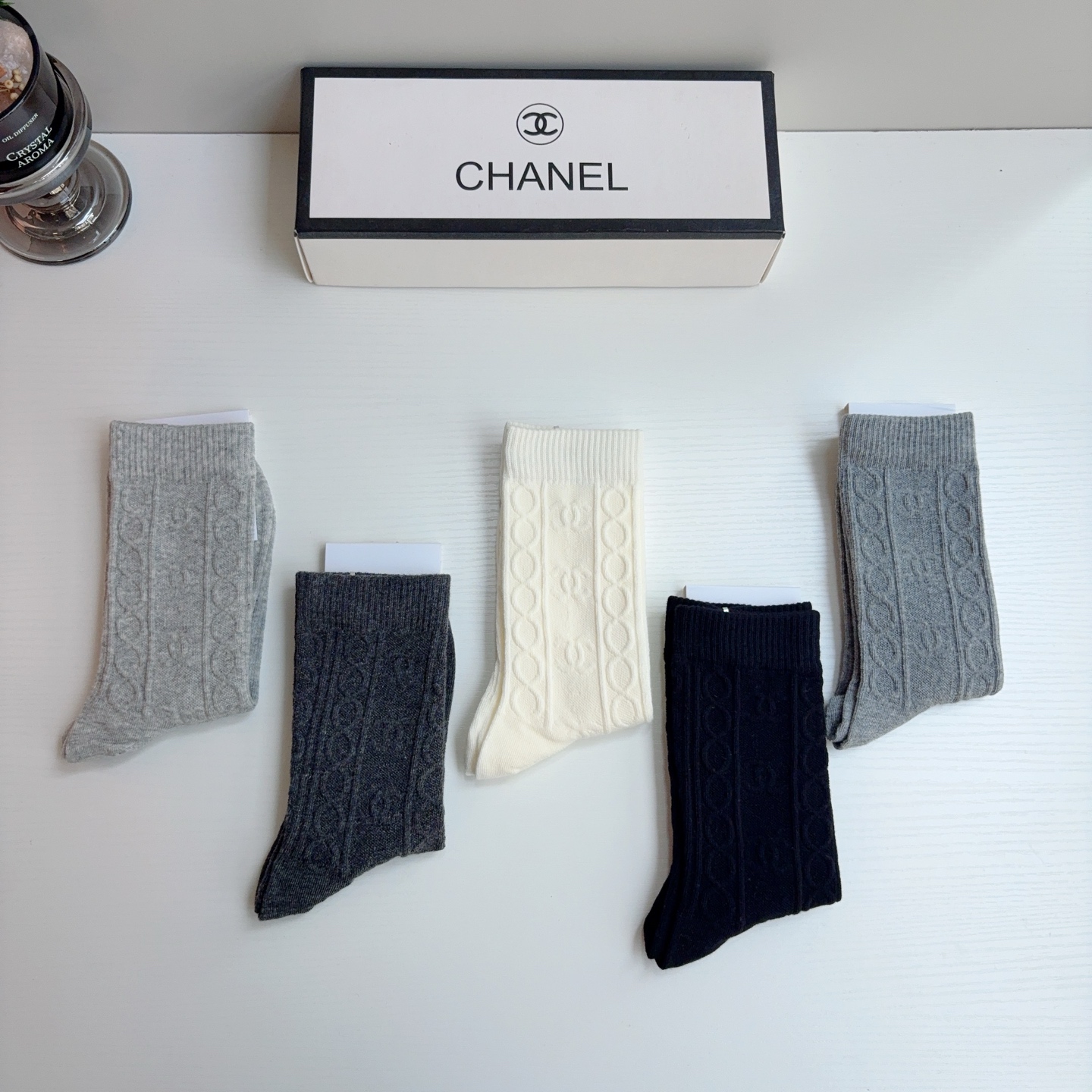 配包装【一盒五双】 CHANEL 香奈儿 新款浮雕logo长筒袜🔥🌟潮人必不能少的专柜代购品质长筒袜子 ，超级百搭款