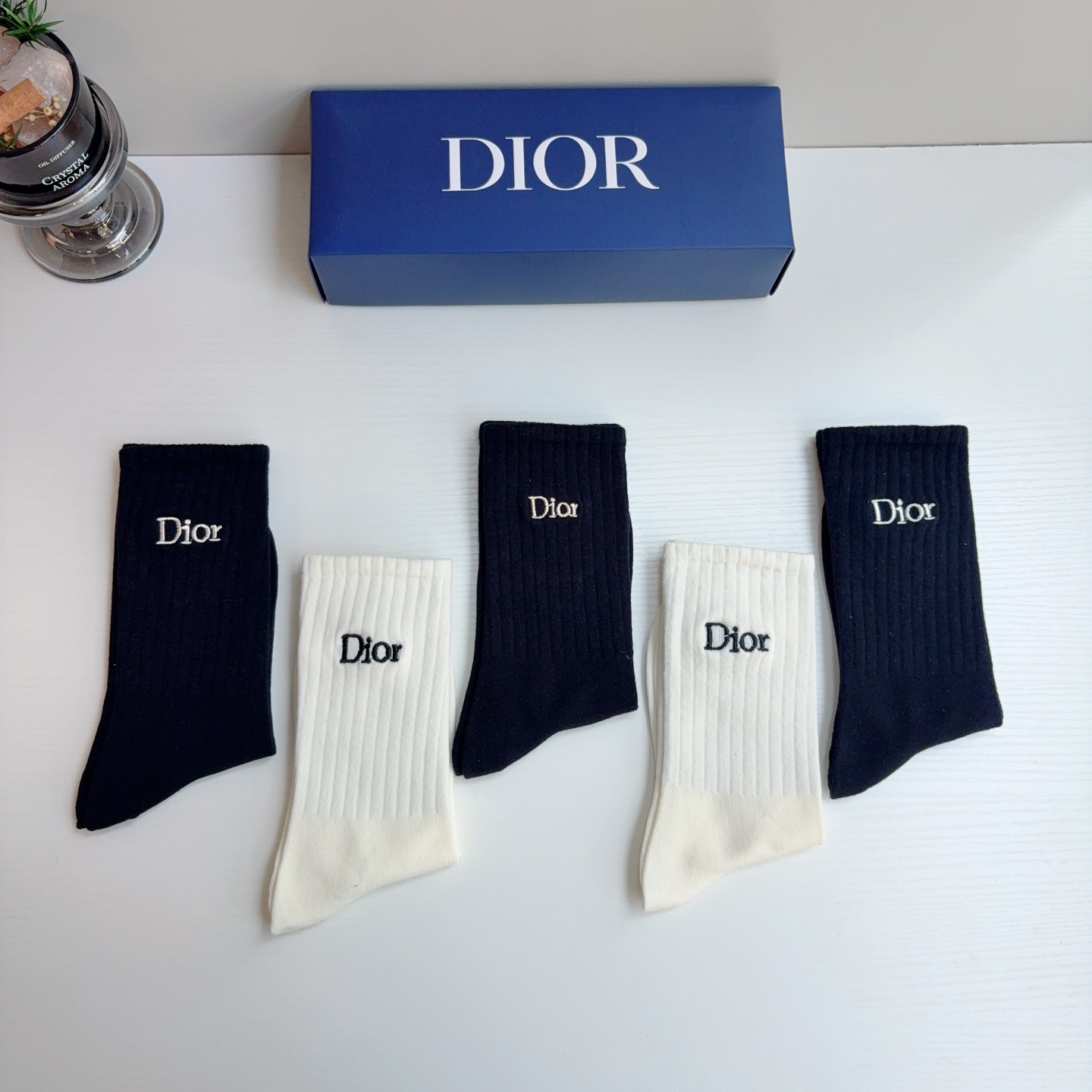配包装（一盒5双） Dior 迪奥 新款经典logo刺绣长筒袜子！专柜同步袜子，💛大牌出街，潮人必备🔥超好搭