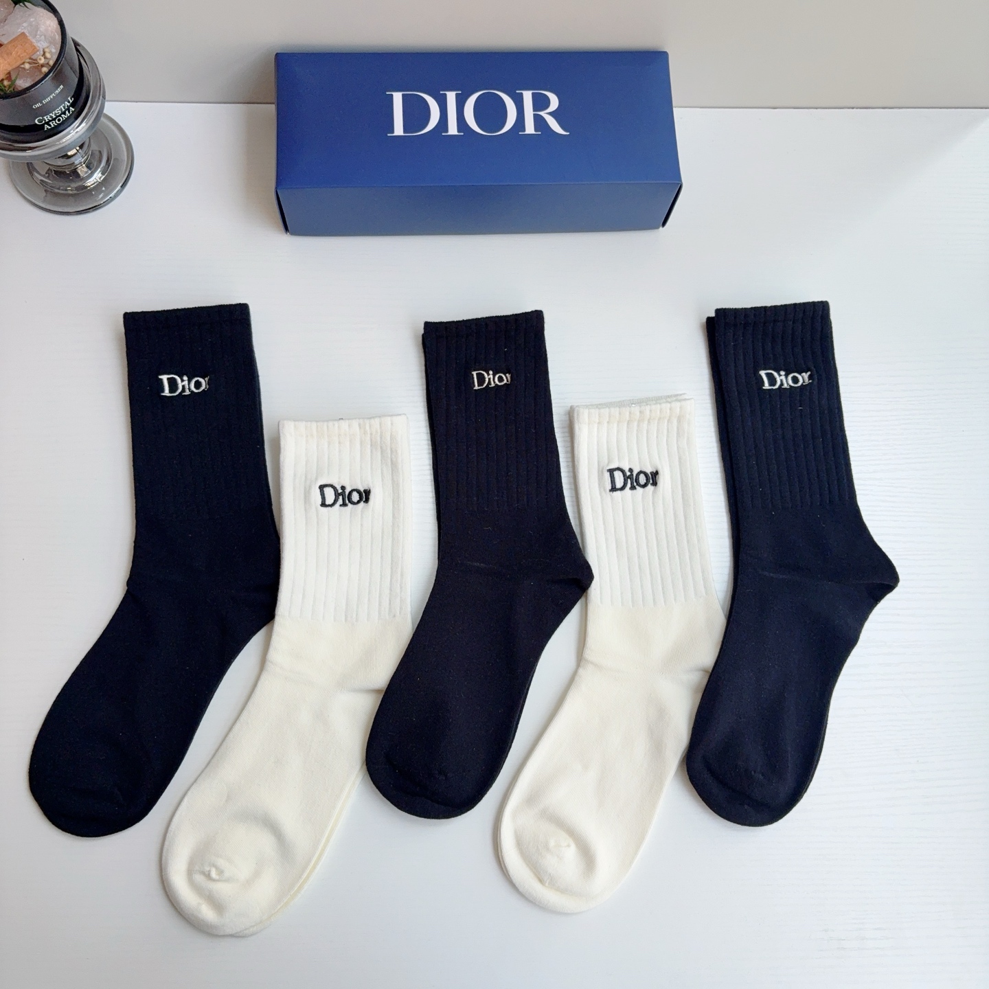 配包装（一盒5双） Dior 迪奥 新款经典logo刺绣长筒袜子！专柜同步袜子，💛大牌出街，潮人必备🔥超好搭