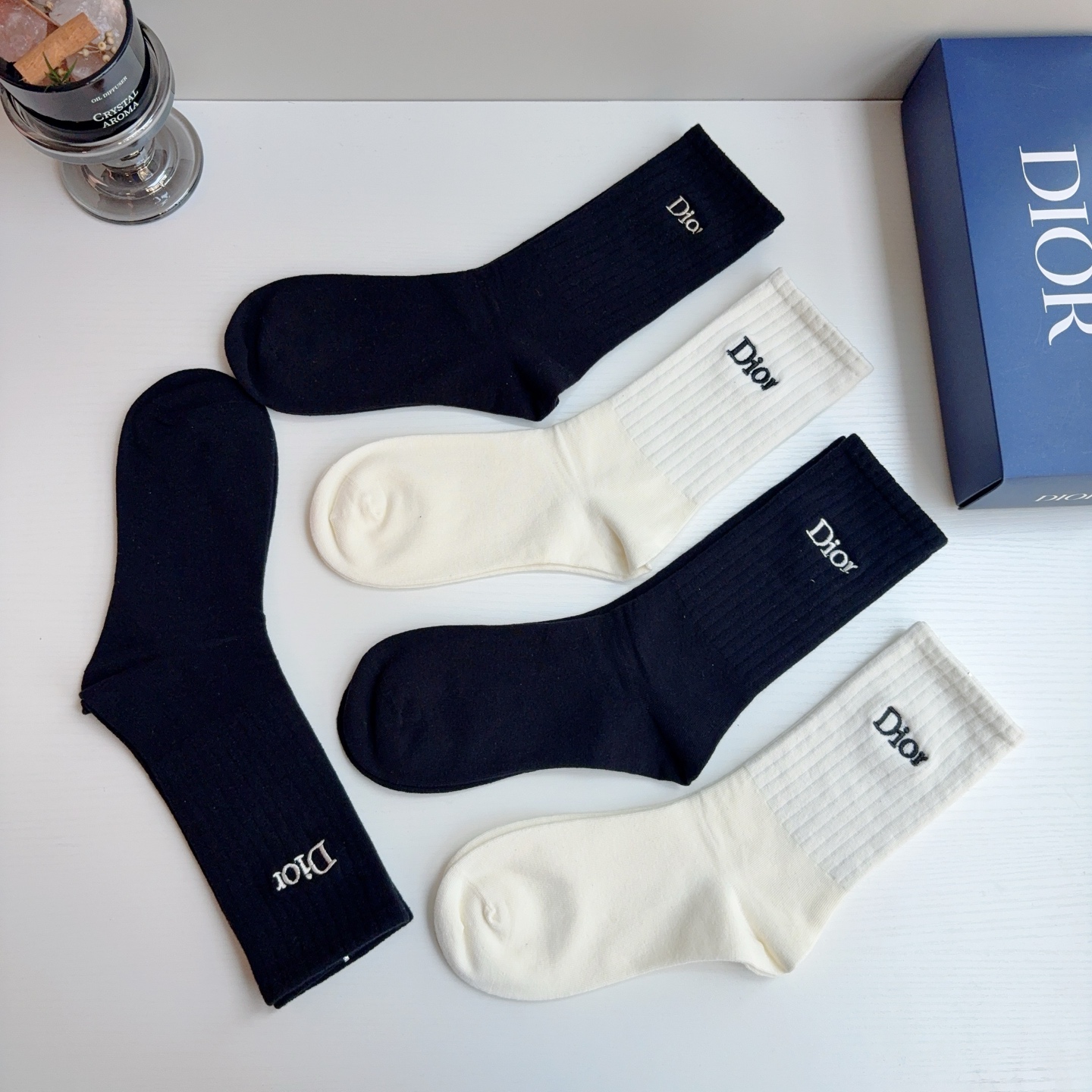 配包装（一盒5双） Dior 迪奥 新款经典logo刺绣长筒袜子！专柜同步袜子，💛大牌出街，潮人必备🔥超好搭