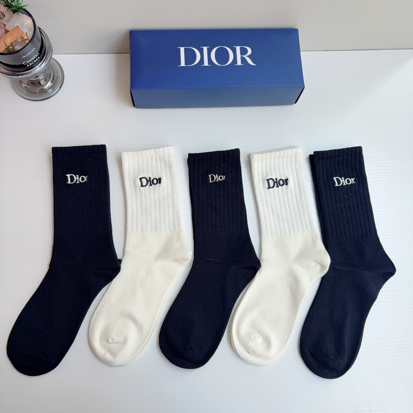 配包装（一盒5双） Dior 迪奥 新款经典logo刺绣长筒袜子！专柜同步袜子，💛大牌出街，潮人必备🔥超好搭