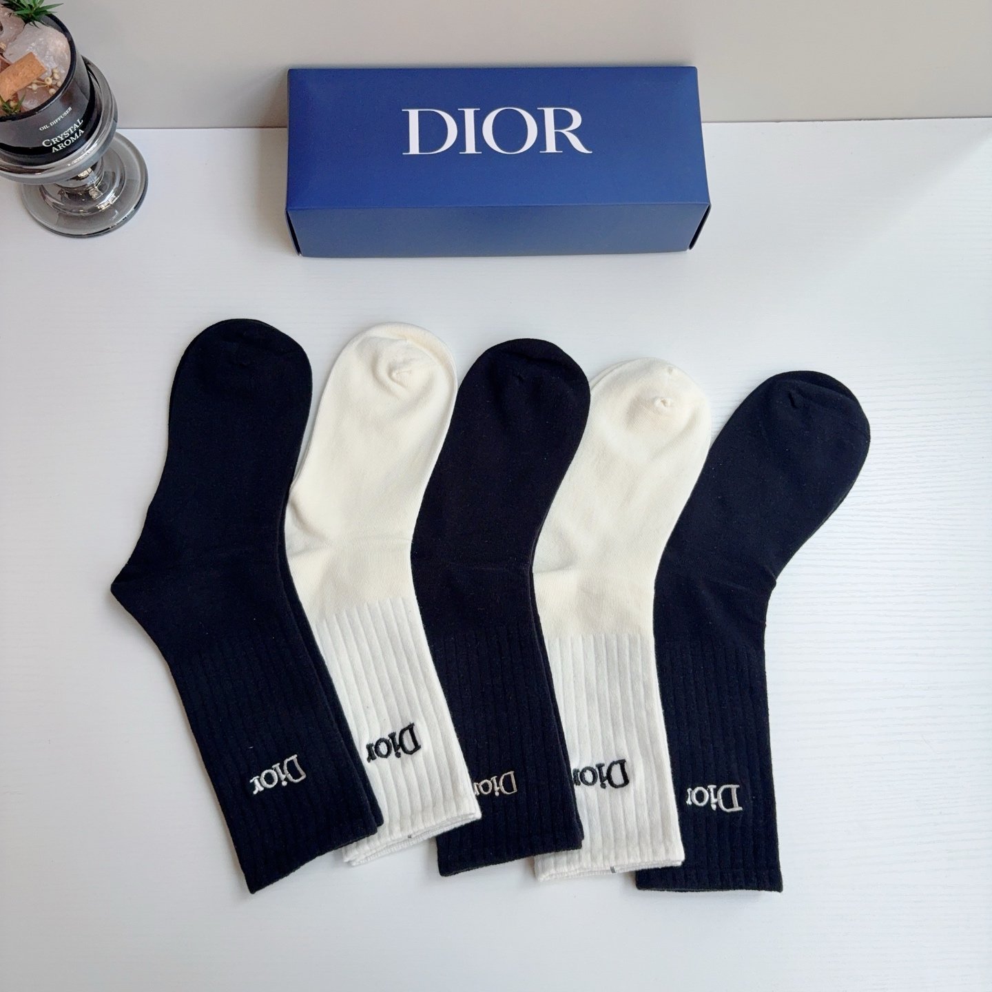 配包装（一盒5双） Dior 迪奥 新款经典logo刺绣长筒袜子！专柜同步袜子，💛大牌出街，潮人必备🔥超好搭