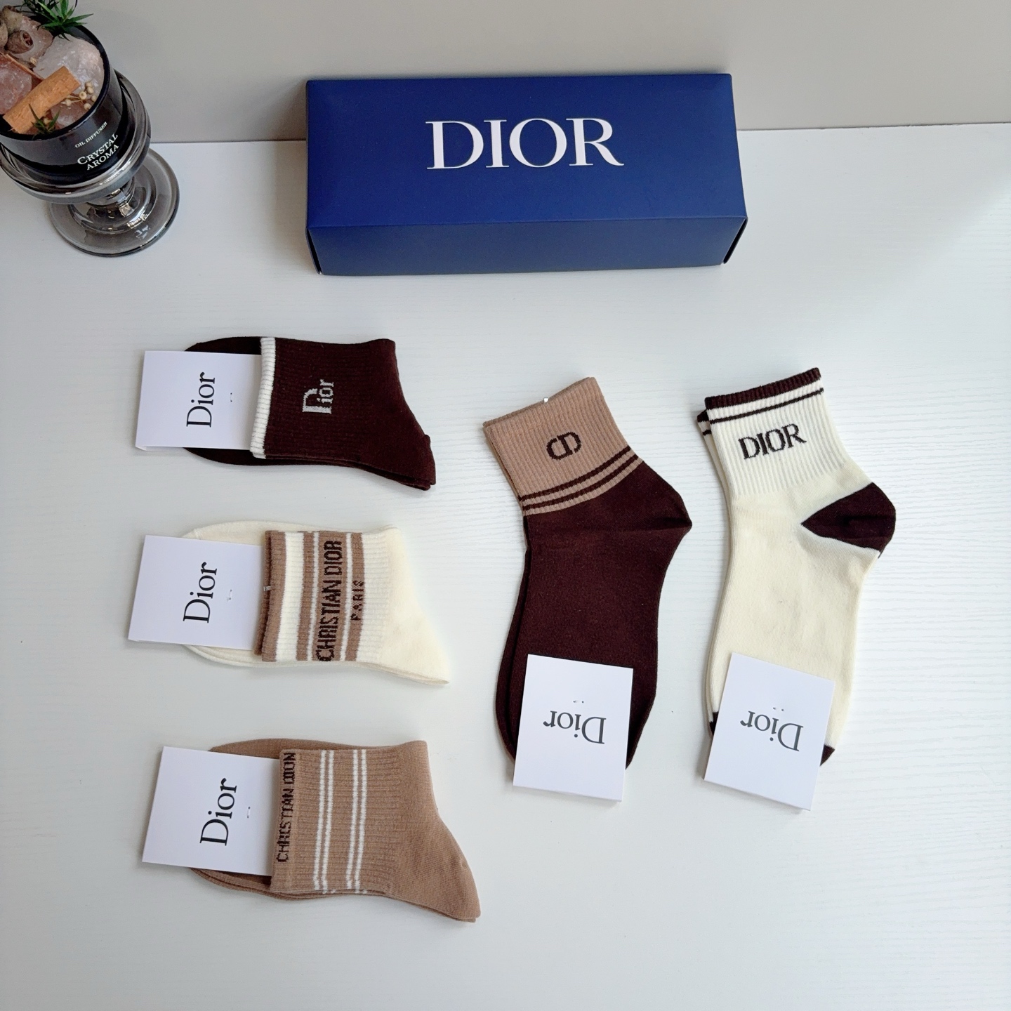 配包装（一盒5双） Dior 迪奥 新款字母罗口中筒袜子！爆款字母专柜同步中筒袜，💛大牌出街，潮人必备🔥超好搭