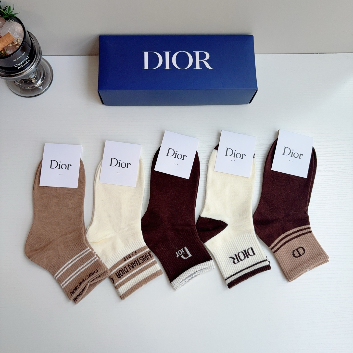 配包装（一盒5双） Dior 迪奥 新款字母罗口中筒袜子！爆款字母专柜同步中筒袜，💛大牌出街，潮人必备🔥超好搭
