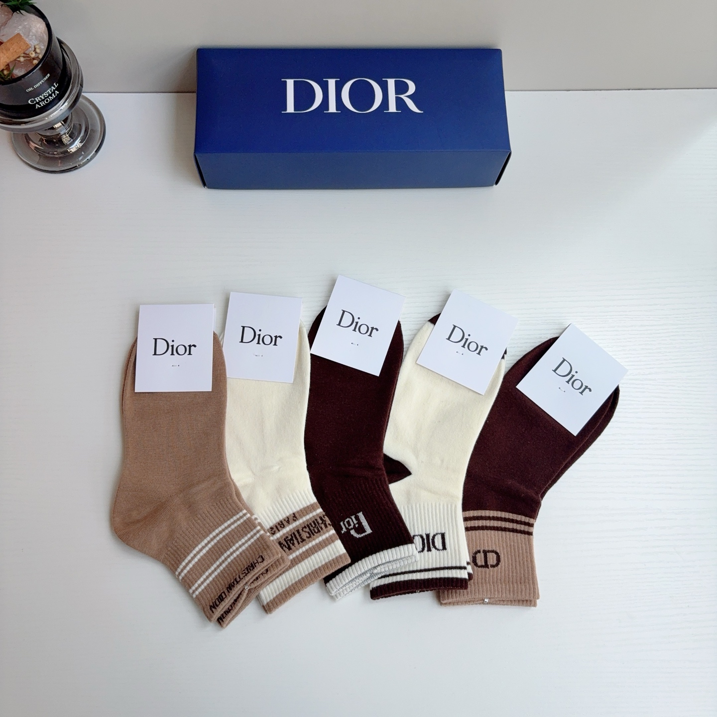 配包装（一盒5双） Dior 迪奥 新款字母罗口中筒袜子！爆款字母专柜同步中筒袜，💛大牌出街，潮人必备🔥超好搭