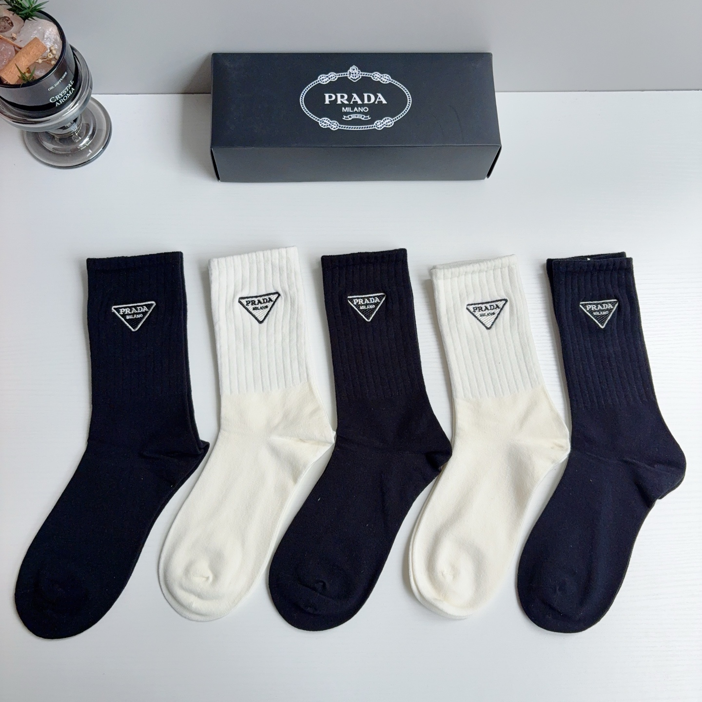 配包装（一盒5双） PRADA 普拉达 新款经典logo刺绣长筒袜子！专柜同步袜子，💛大牌出街，潮人必备🔥超好搭
