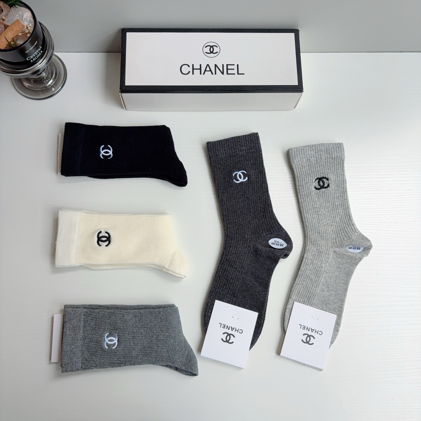 配包装（一盒5双） CHANEL 香奈儿新款长筒刺绣纯棉面料，专柜同步长筒袜子，💛大牌出街，潮人必备🔥超好搭配！