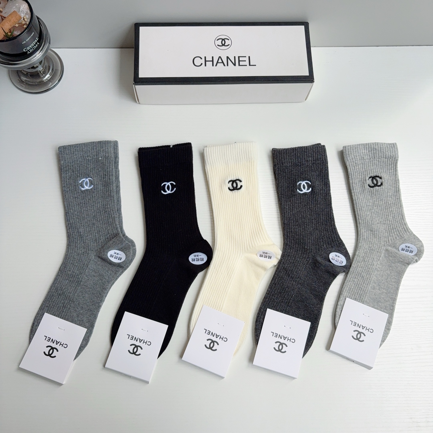 配包装（一盒5双） CHANEL 香奈儿新款长筒刺绣纯棉面料，专柜同步长筒袜子，💛大牌出街，潮人必备🔥超好搭配！