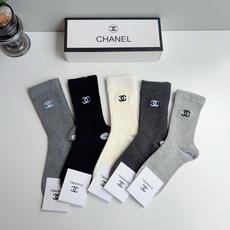 配包装(一盒5双) CHANEL 香奈儿新款长筒刺绣纯棉面料,专柜同步长筒袜子,💛大牌出街,潮人必备🔥超好搭配! 配包装(一盒5双) CHANEL 香奈儿新款长筒刺绣纯棉面料,专柜同步长筒袜子,💛大牌出街,潮人必备🔥超好搭配!
