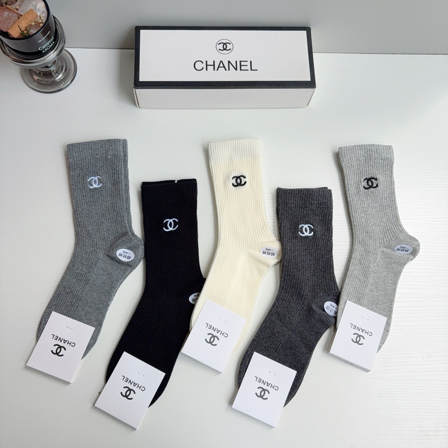 配包装（一盒5双） CHANEL 香奈儿新款长筒刺绣纯棉面料，专柜同步长筒袜子，💛大牌出街，潮人必备🔥超好搭配！