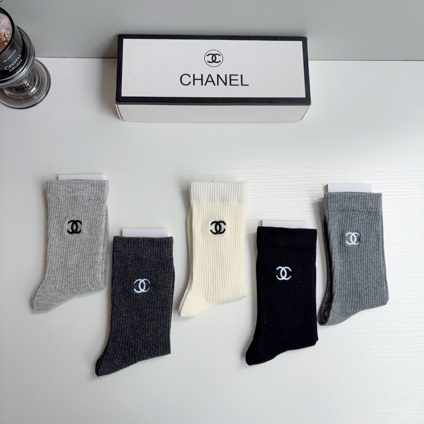 配包装（一盒5双） CHANEL 香奈儿新款长筒刺绣纯棉面料，专柜同步长筒袜子，💛大牌出街，潮人必备🔥超好搭配！