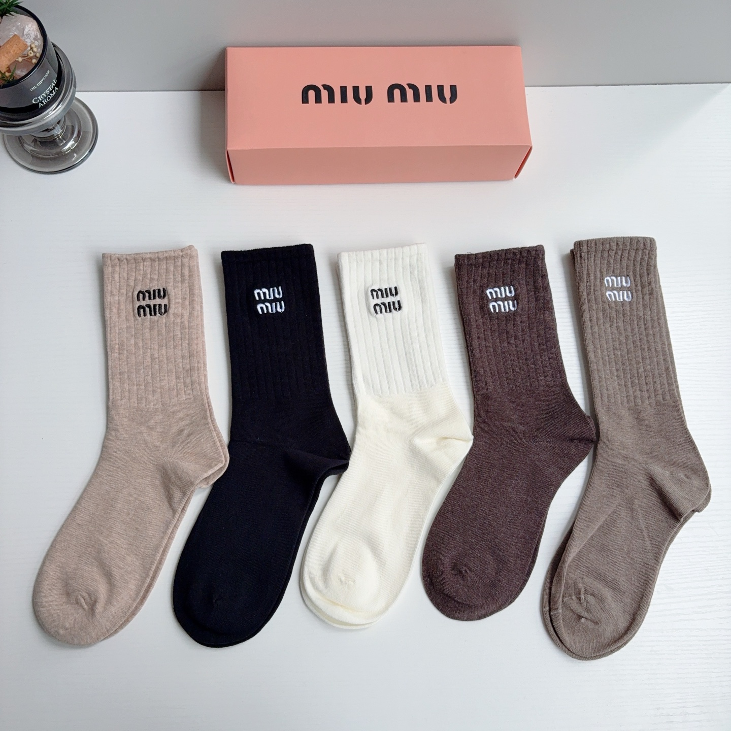 配包装（一盒5双） miumiu 缪缪 新款长筒刺绣纯棉面料，专柜同步长筒袜子，💛大牌出街，潮人必备🔥超好搭配！