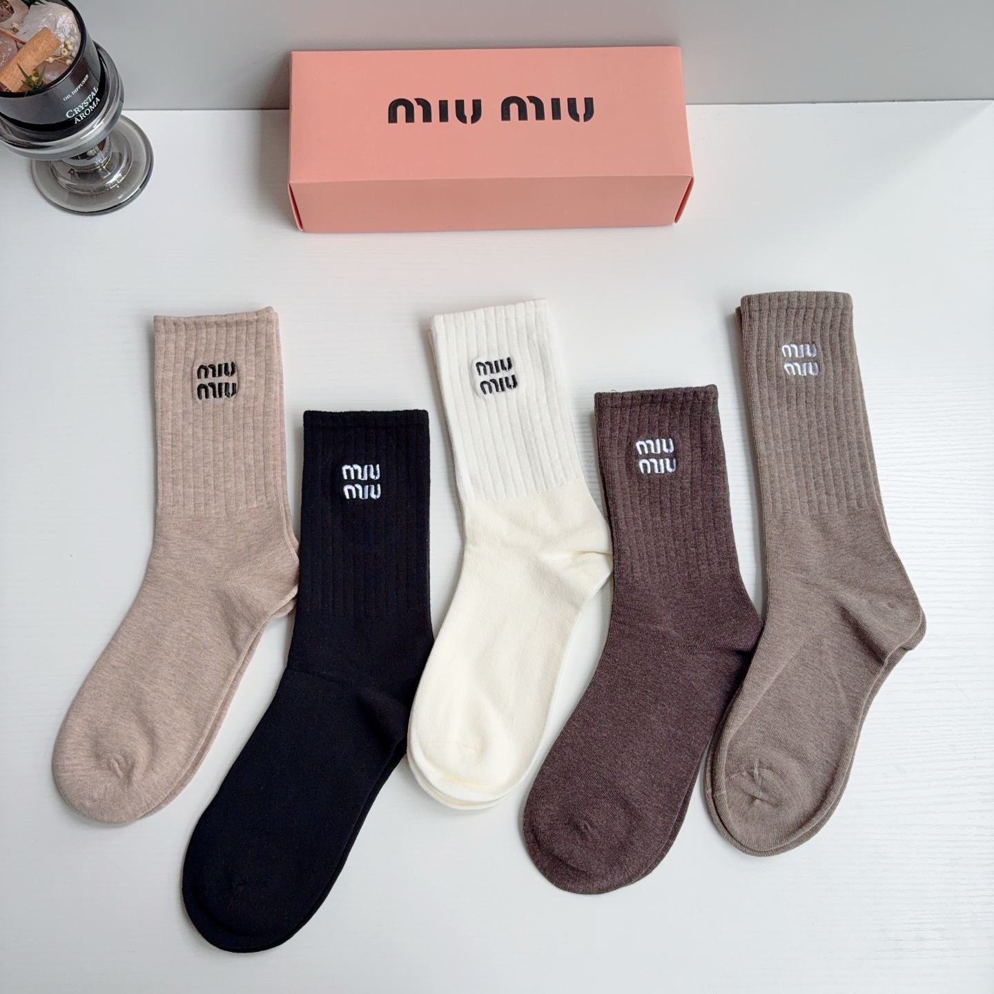 配包装（一盒5双） miumiu 缪缪 新款长筒刺绣纯棉面料，专柜同步长筒袜子，💛大牌出街，潮人必备🔥超好搭配！